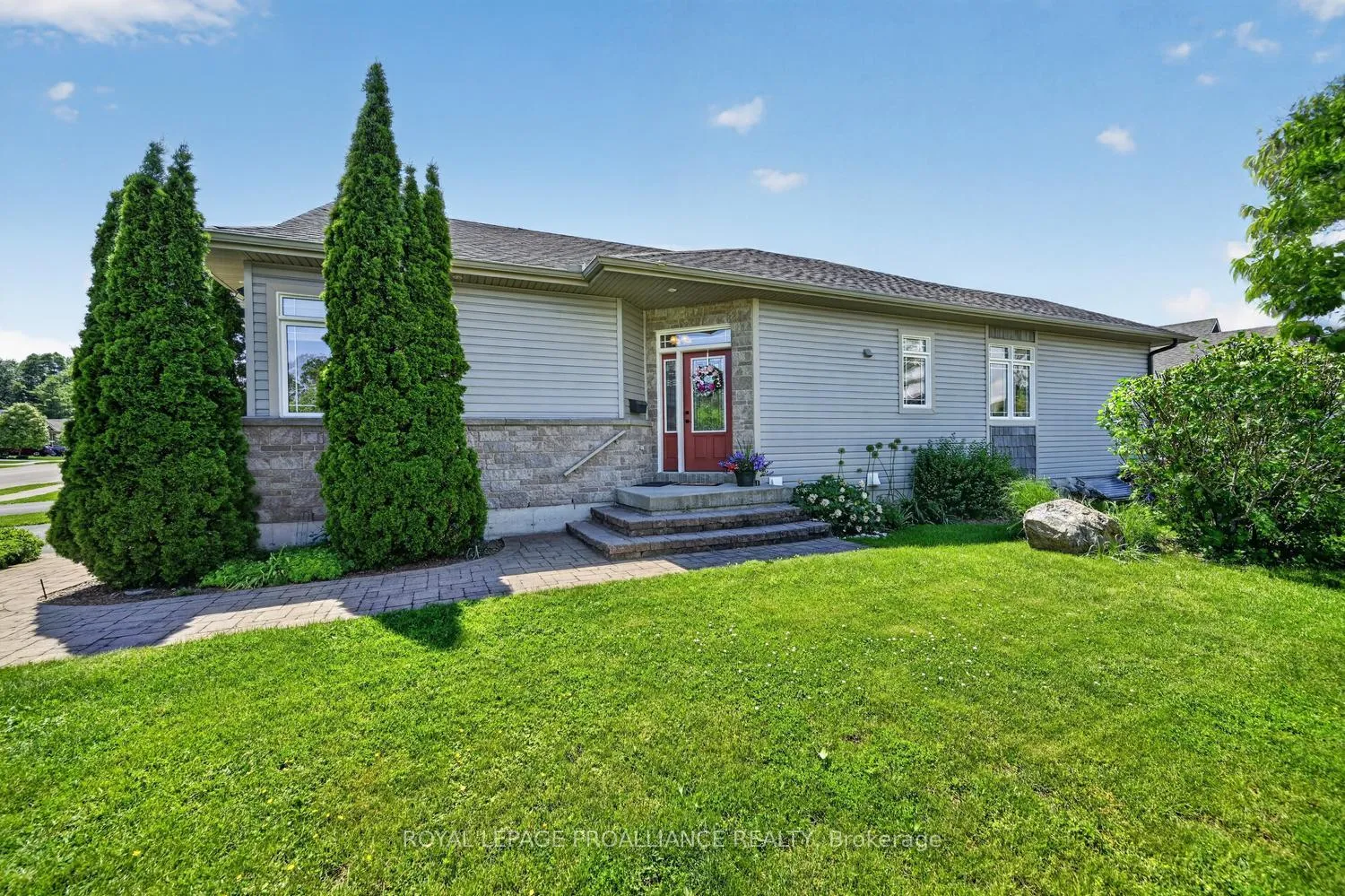 Photo 5 of 422 Brock Street, Brockville, Brockville — HOMEH