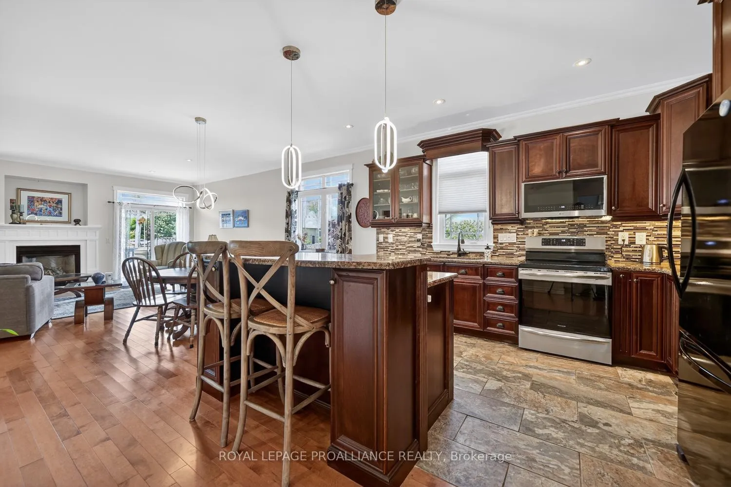 Photo 11 of 422 Brock Street, Brockville, Brockville — HOMEH