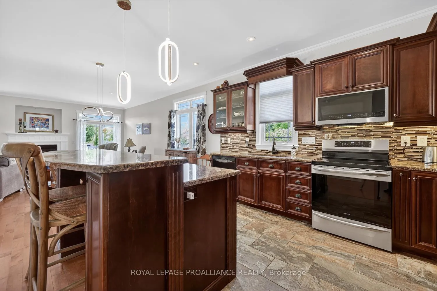 Photo 12 of 422 Brock Street, Brockville, Brockville — HOMEH