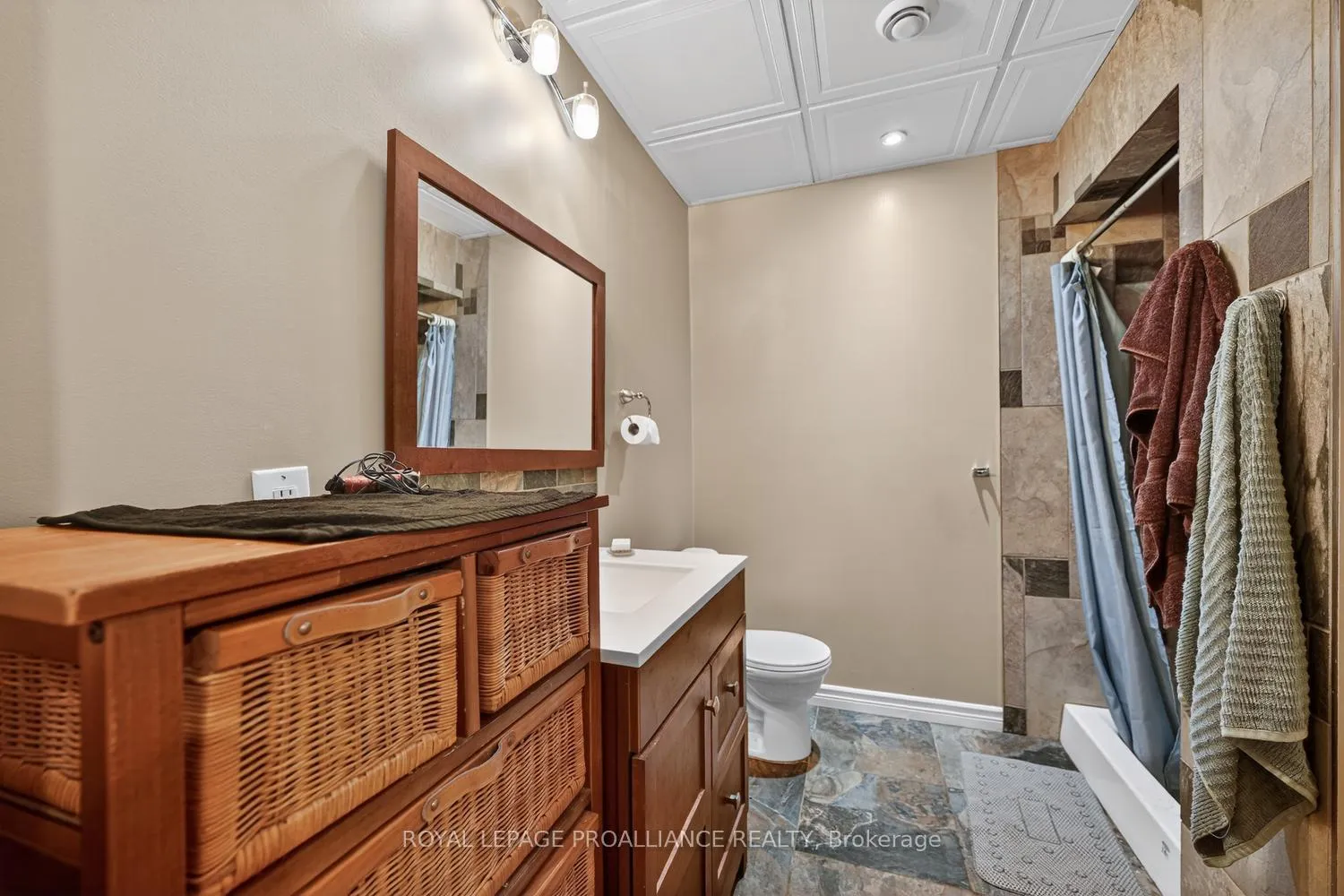 Photo 37 of 422 Brock Street, Brockville, Brockville — HOMEH