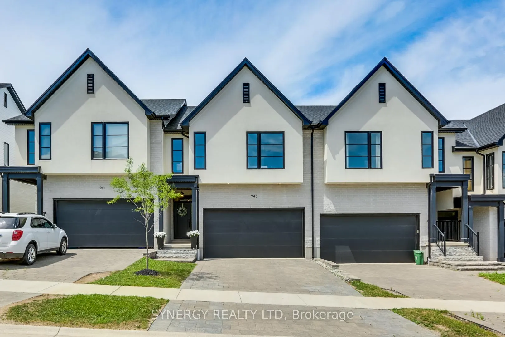Photo 1 of 943 Upperpoint Avenue, London, South B — HOMEH