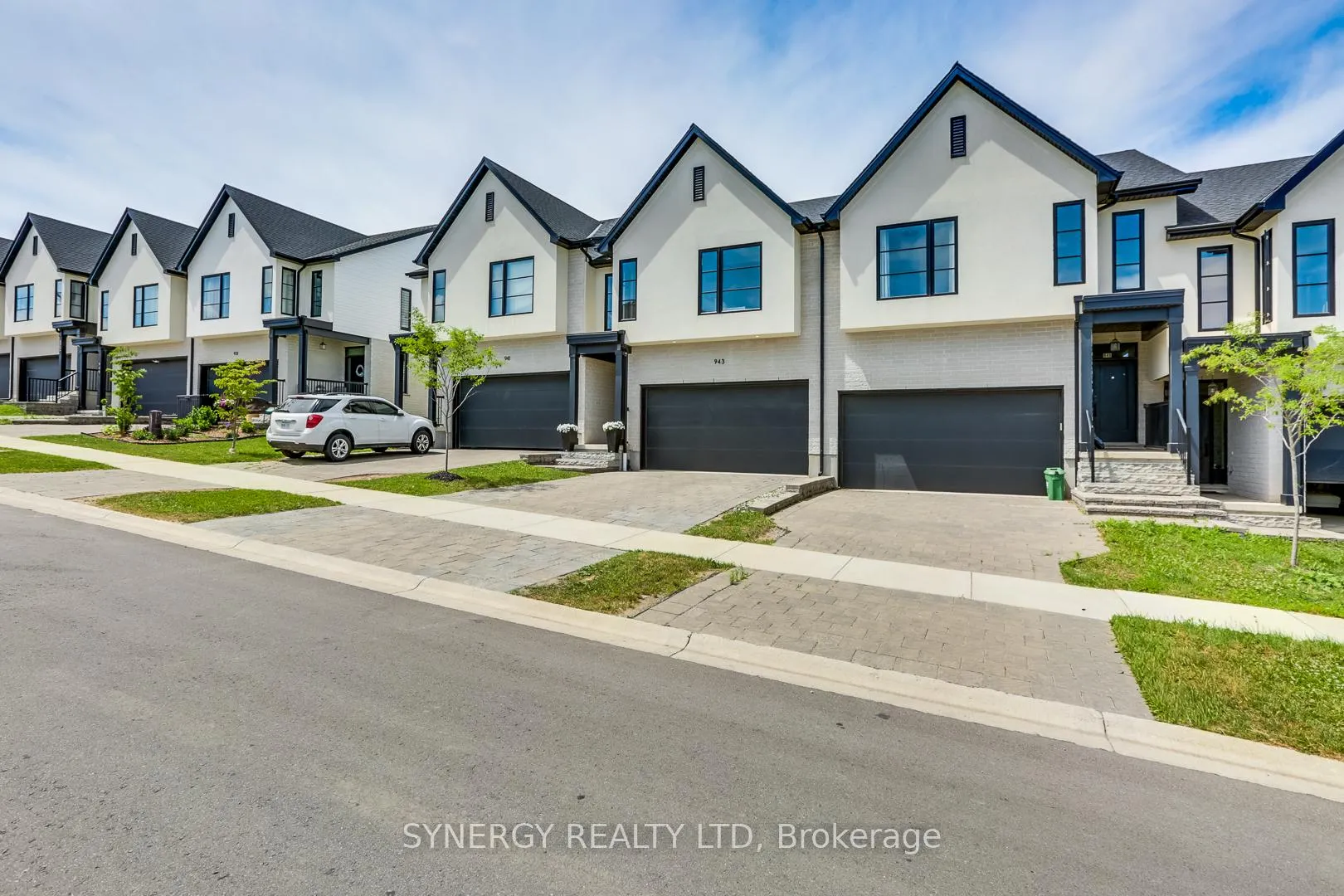 Photo 2 of 943 Upperpoint Avenue, London, South B — HOMEH