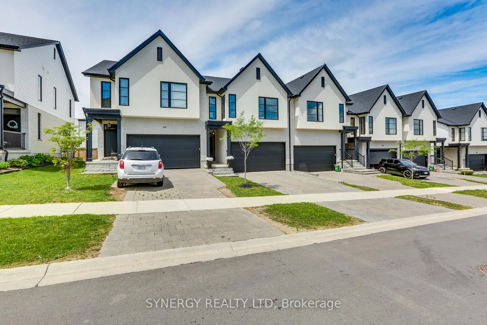 Photo 3 of 943 Upperpoint Avenue, London, South B — HOMEH