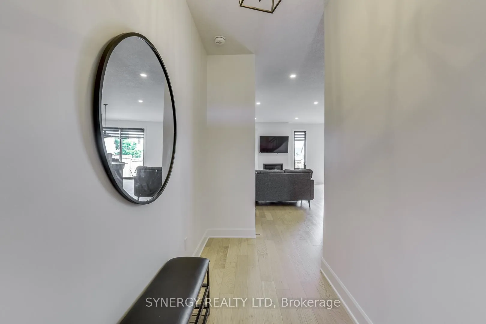 Photo 6 of 943 Upperpoint Avenue, London, South B — HOMEH