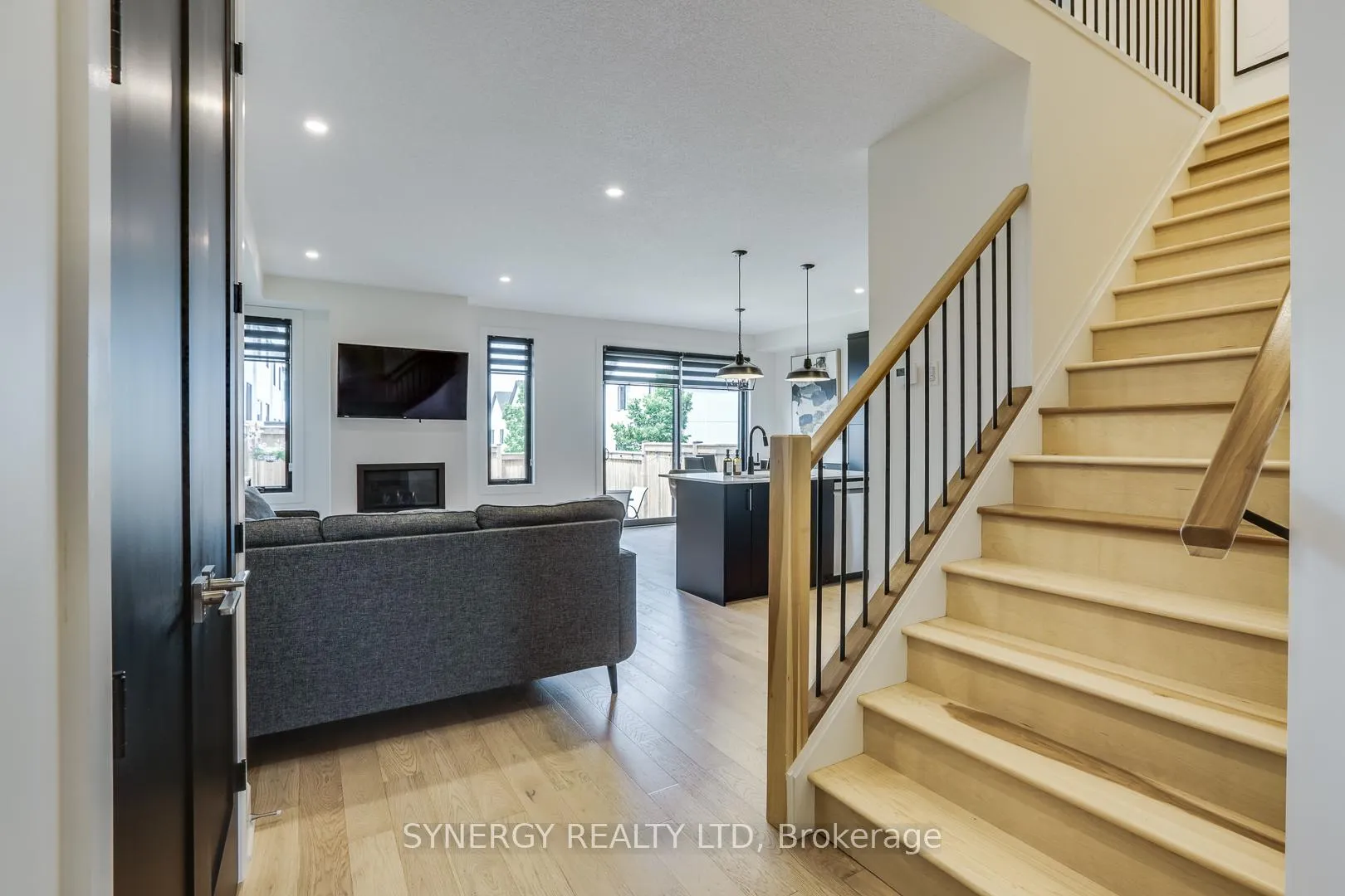 Photo 8 of 943 Upperpoint Avenue, London, South B — HOMEH