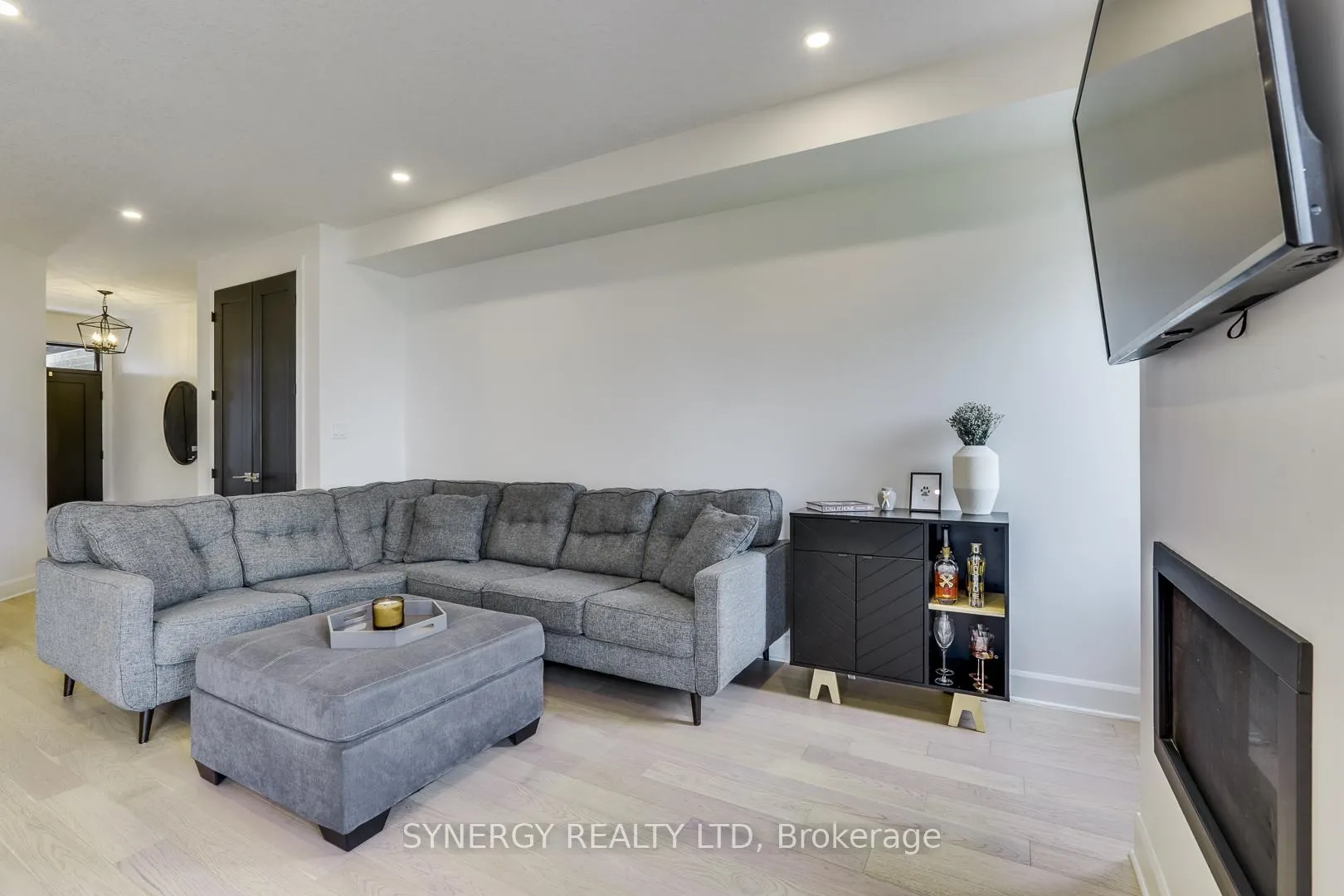 Photo 12 of 943 Upperpoint Avenue, London, South B — HOMEH