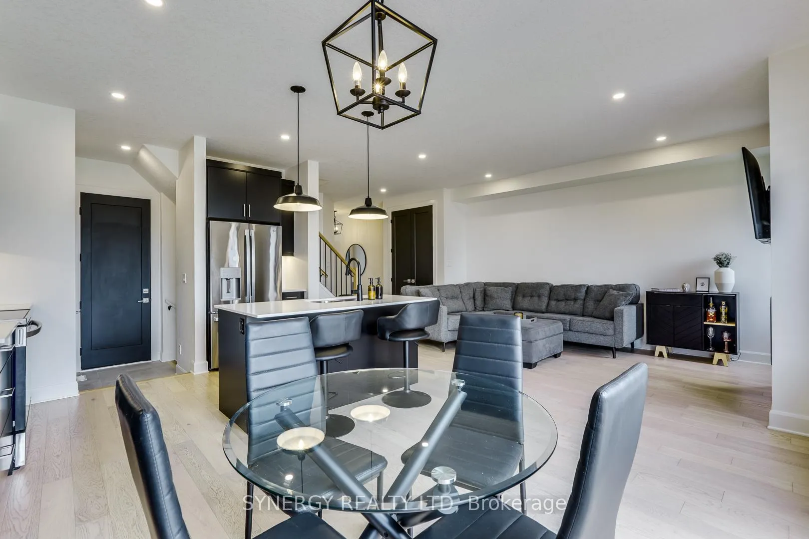 Photo 15 of 943 Upperpoint Avenue, London, South B — HOMEH