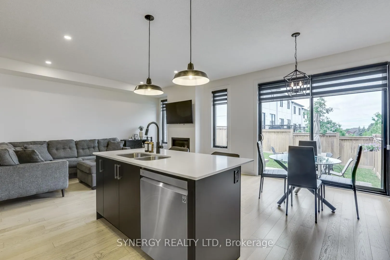 Photo 19 of 943 Upperpoint Avenue, London, South B — HOMEH