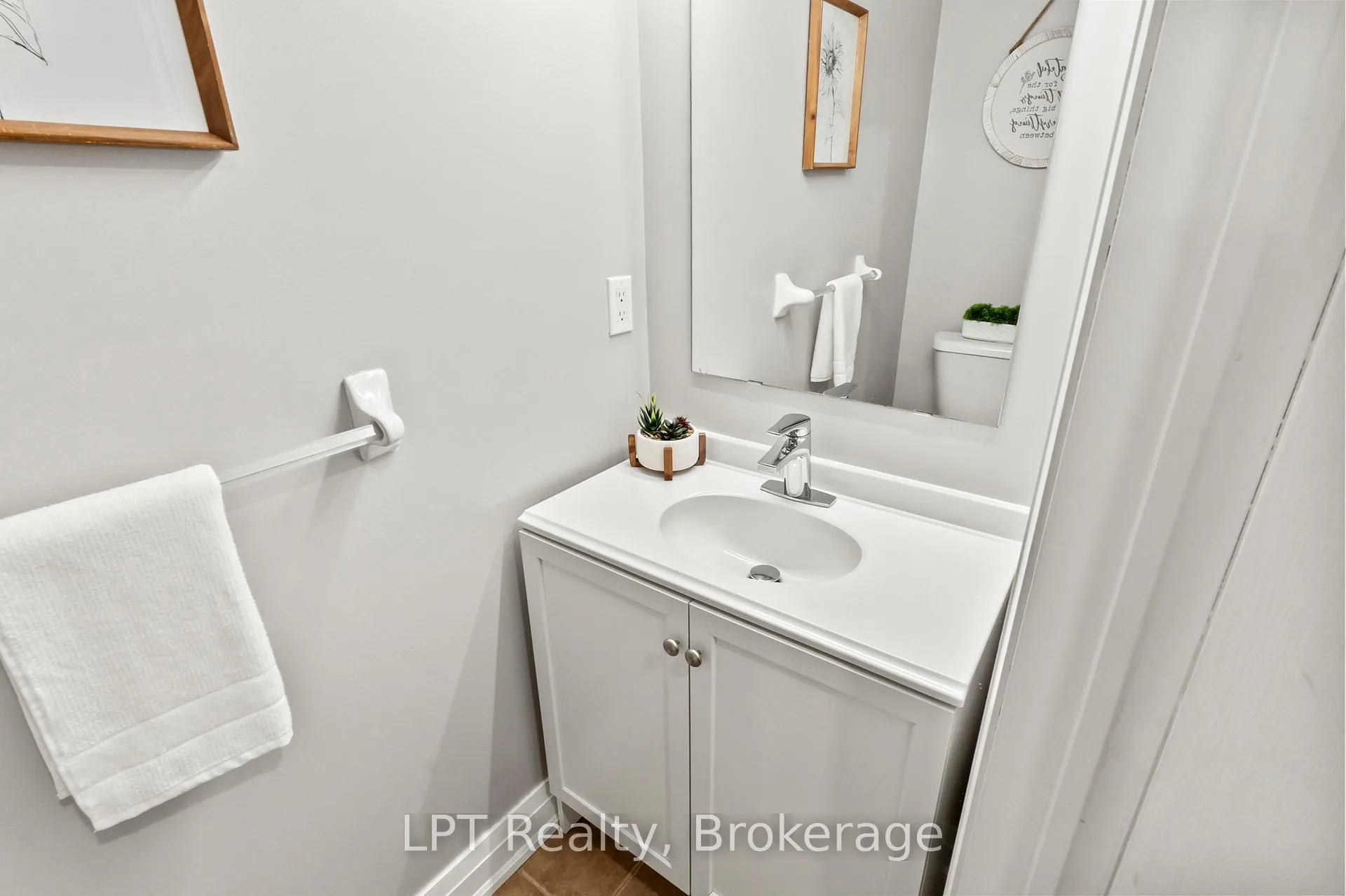 Photo 7 of 52 Norland Circle, Oshawa, Windfields — HOMEH