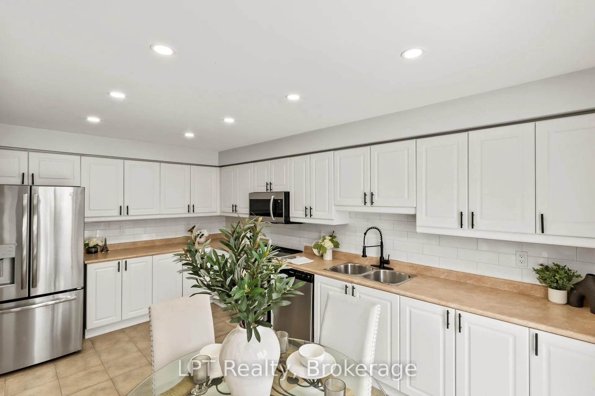 Photo 11 of 52 Norland Circle, Oshawa, Windfields — HOMEH