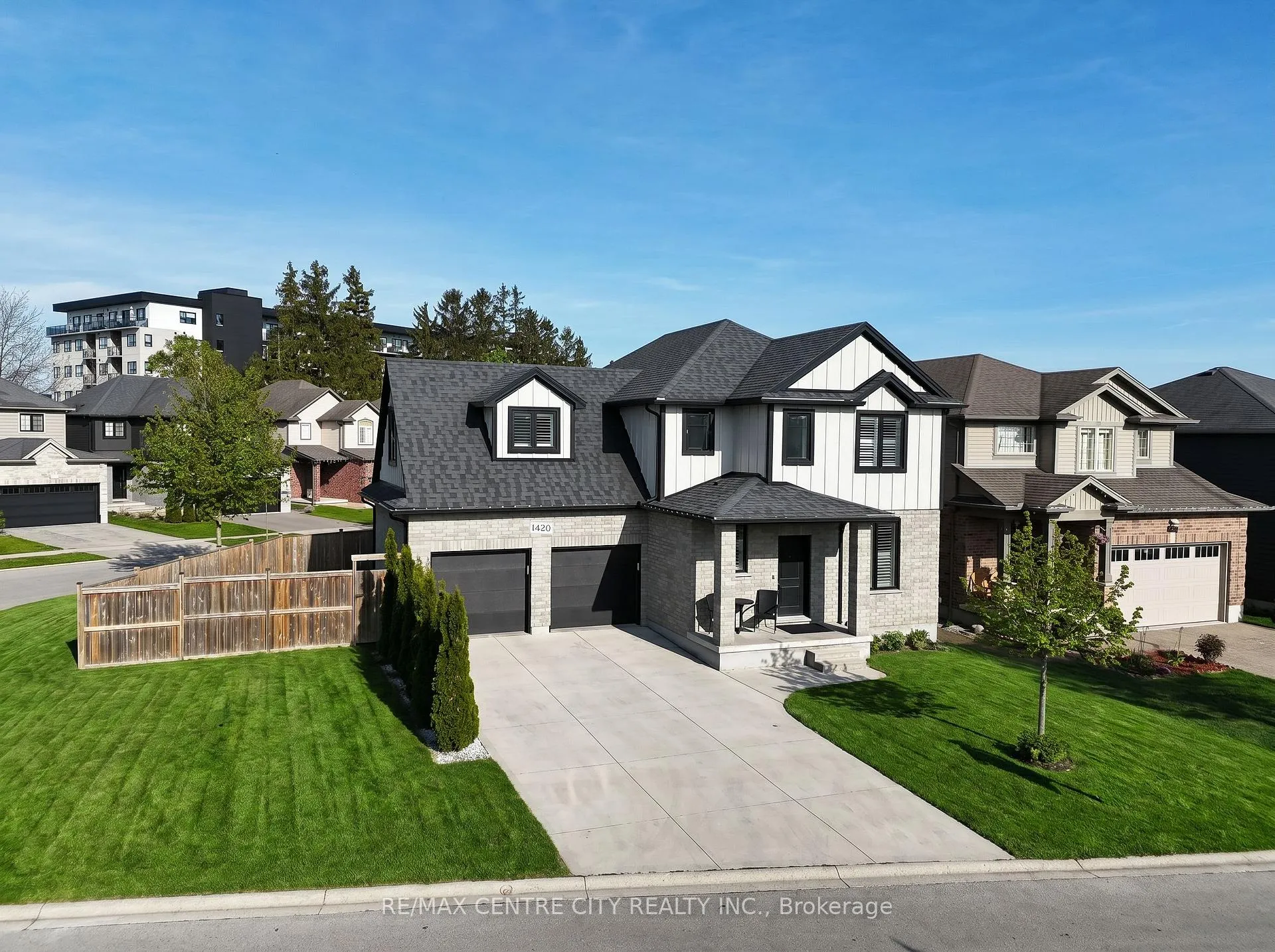 Photo 2 of 1420 Howlett Circle, London, North S — HOMEH