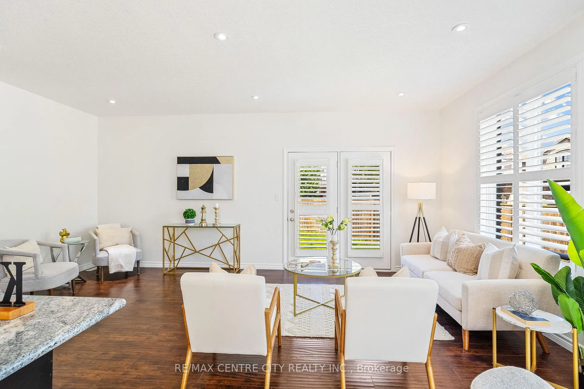 Photo 7 of 1420 Howlett Circle, London, North S — HOMEH