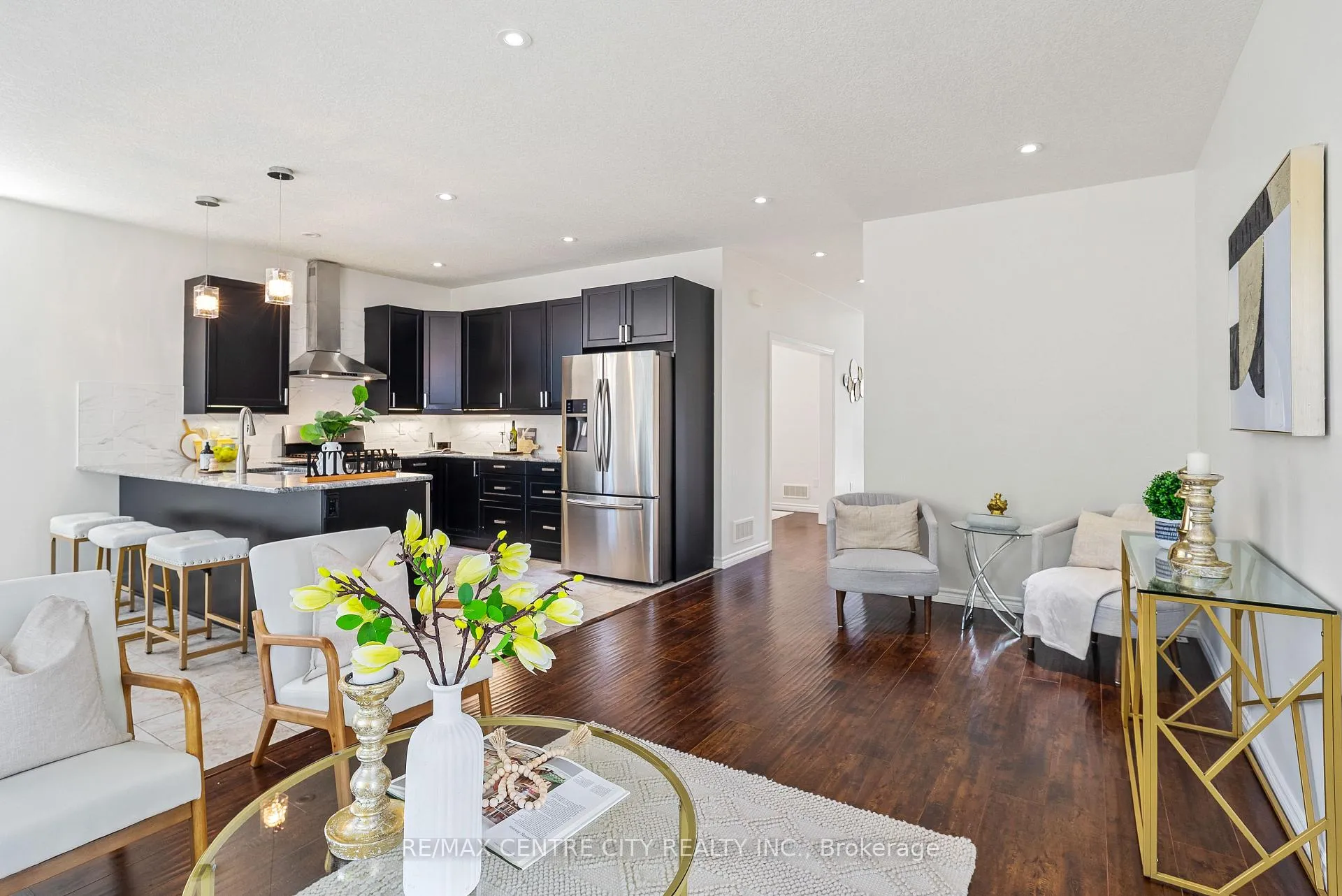 Photo 8 of 1420 Howlett Circle, London, North S — HOMEH