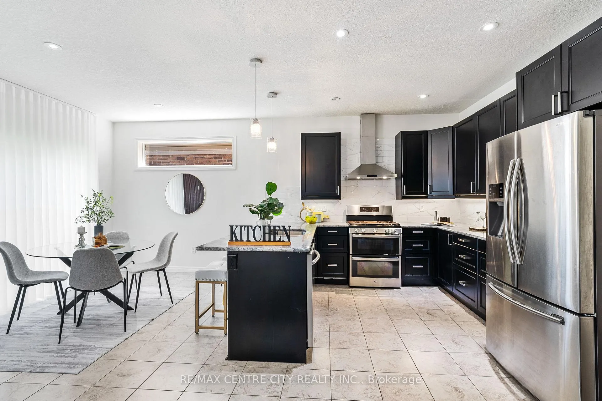 Photo 9 of 1420 Howlett Circle, London, North S — HOMEH