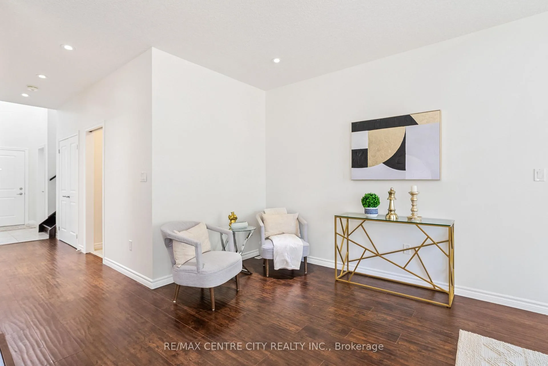 Photo 12 of 1420 Howlett Circle, London, North S — HOMEH