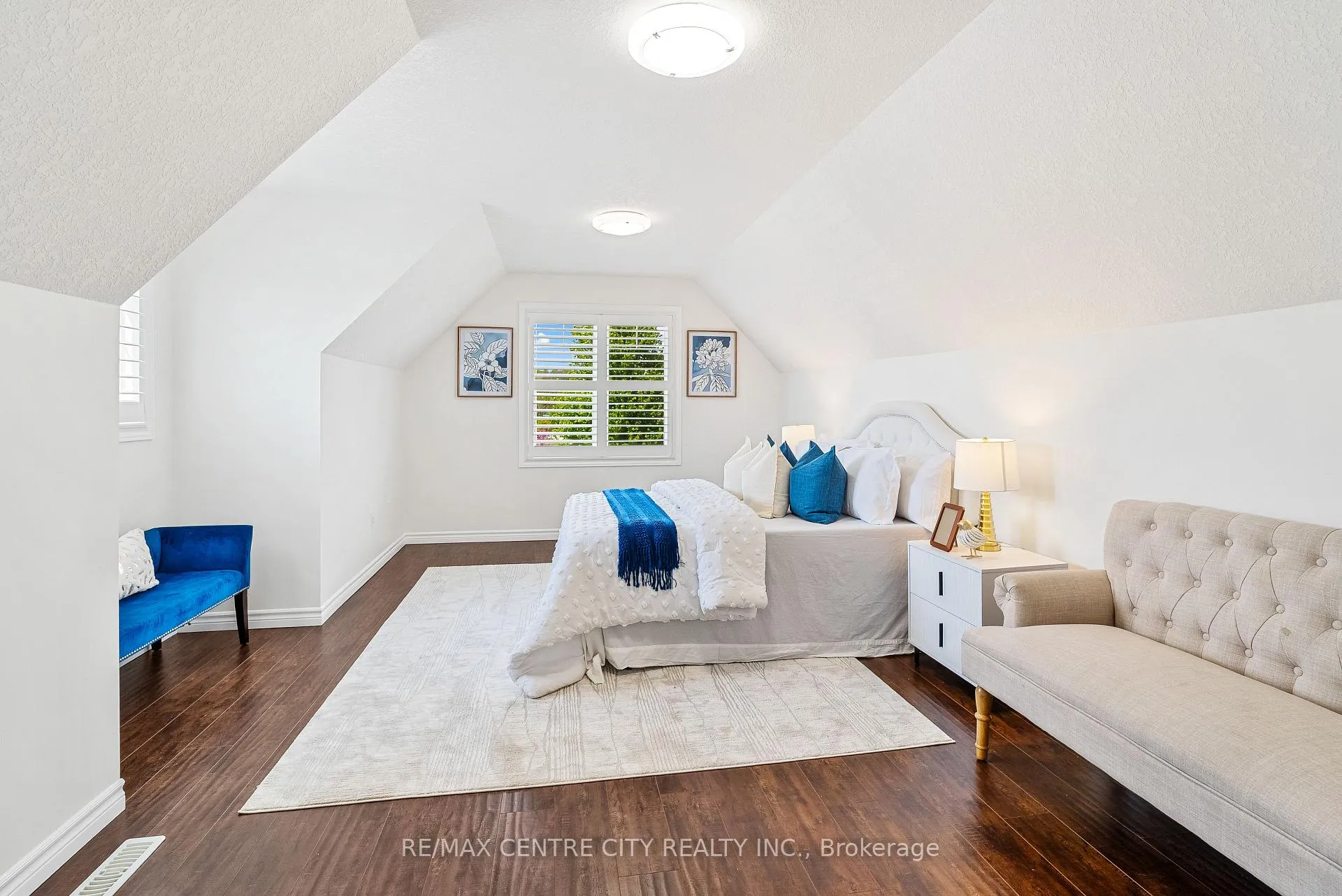 Photo 19 of 1420 Howlett Circle, London, North S — HOMEH