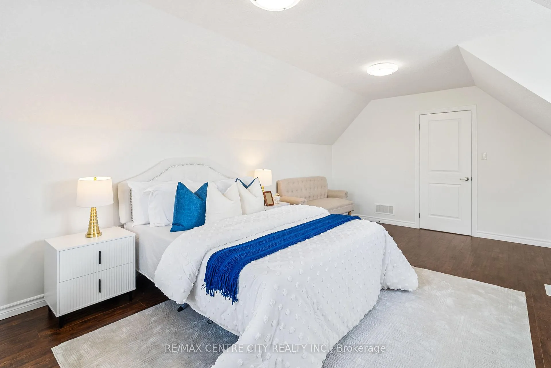 Photo 21 of 1420 Howlett Circle, London, North S — HOMEH