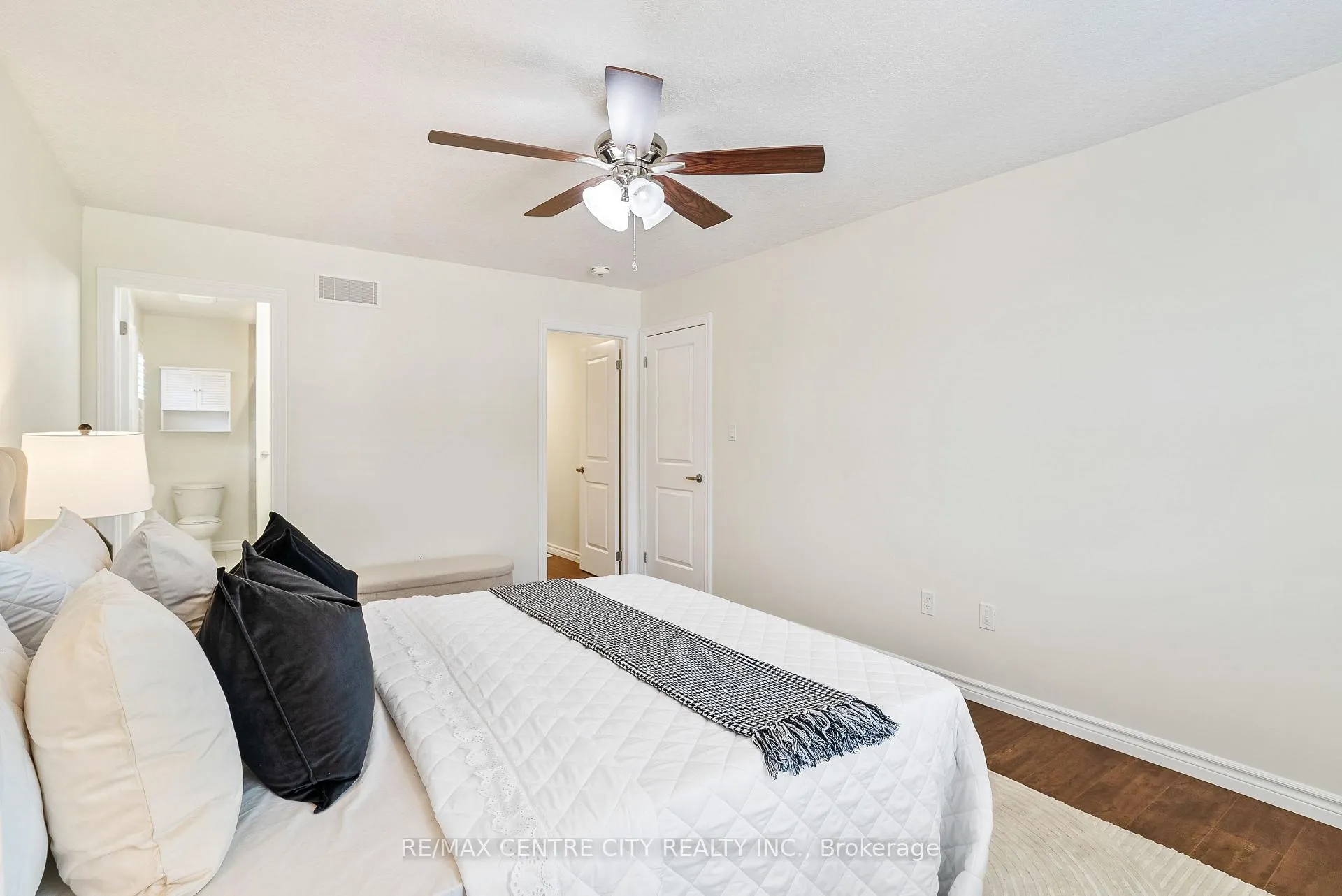 Photo 25 of 1420 Howlett Circle, London, North S — HOMEH