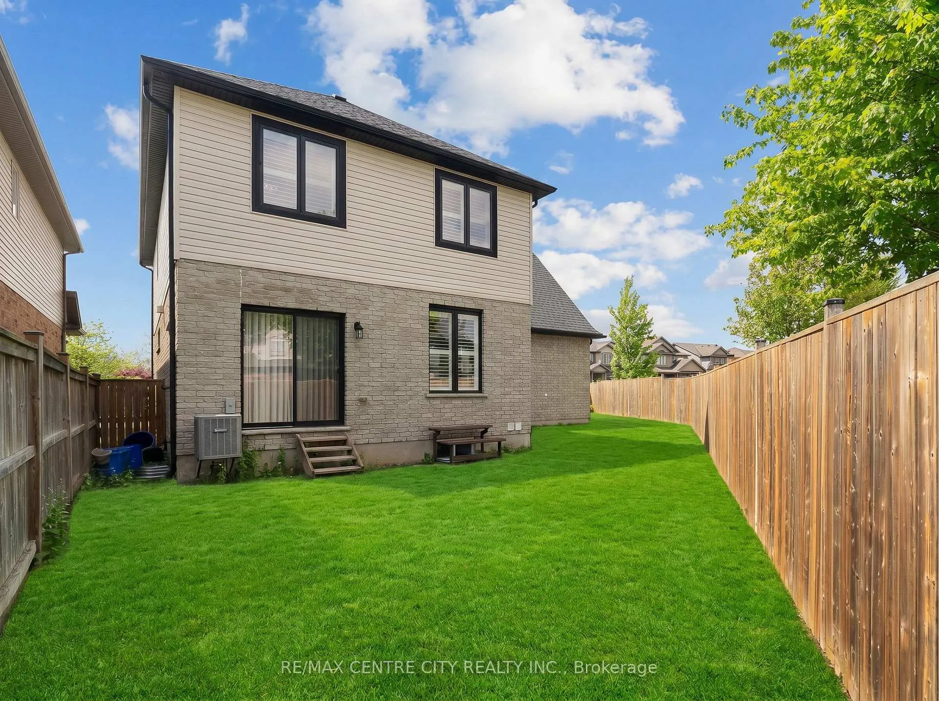 Photo 34 of 1420 Howlett Circle, London, North S — HOMEH
