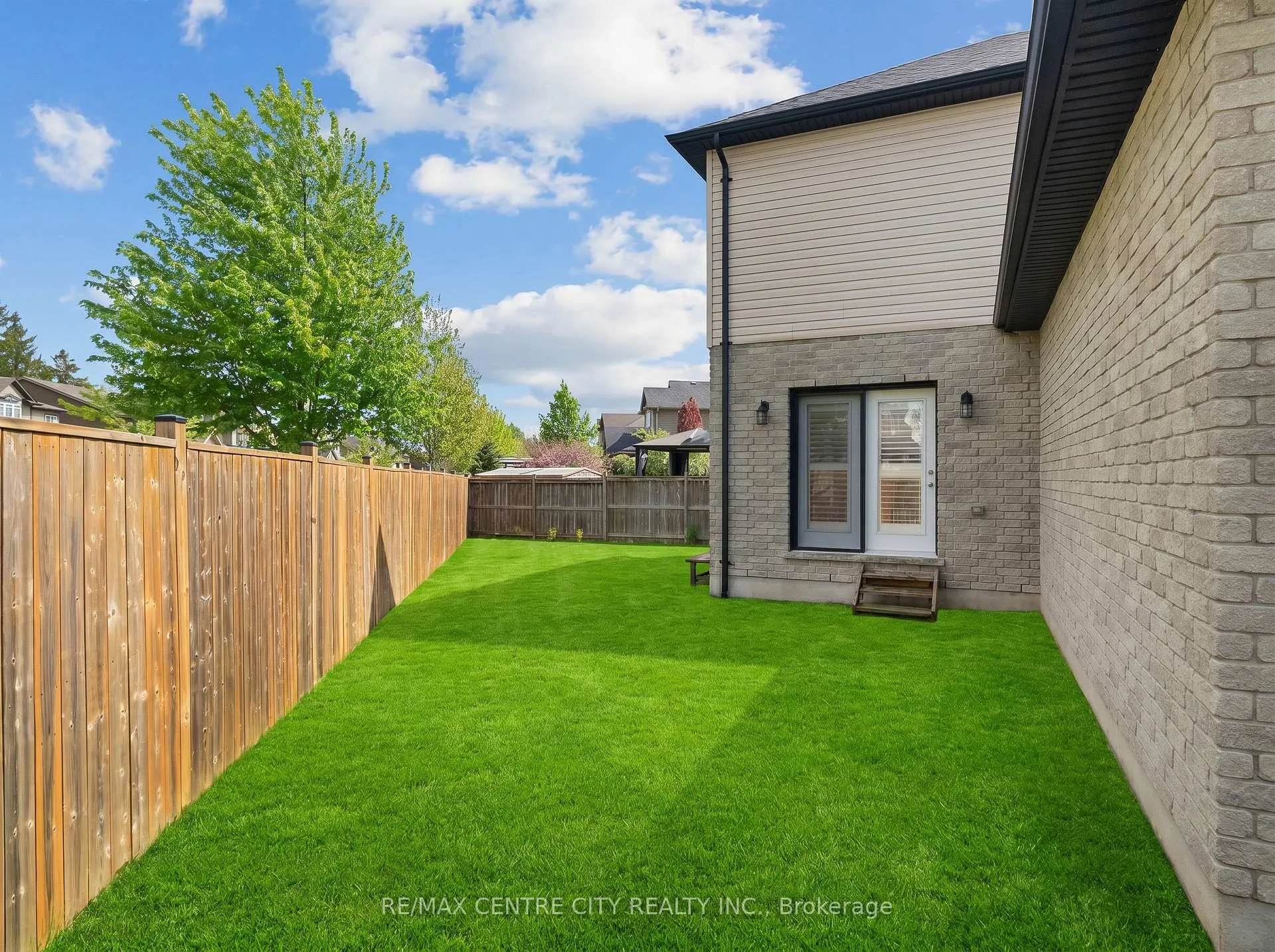 Photo 35 of 1420 Howlett Circle, London, North S — HOMEH