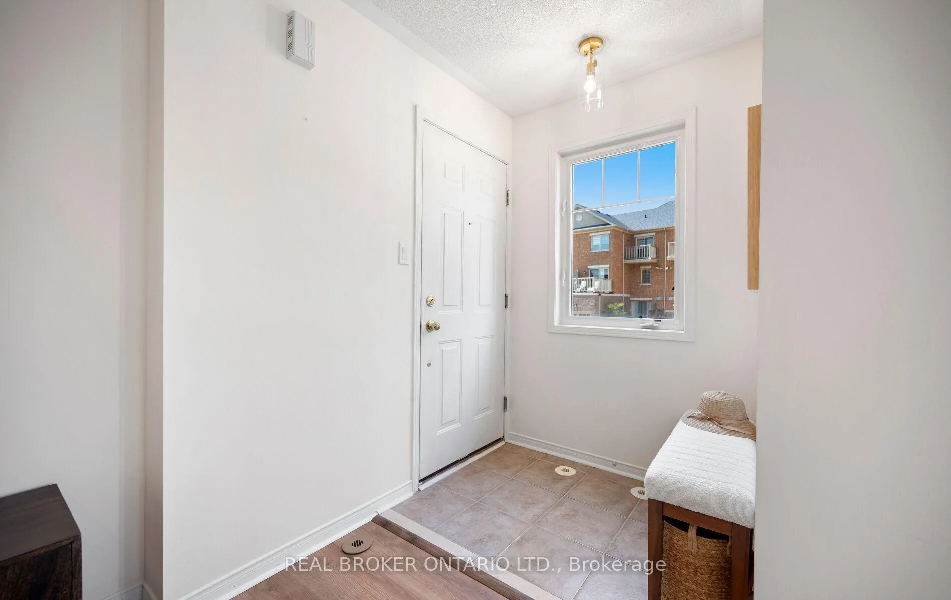 Photo 7 of Unit 50, 5050 Intrepid Drive, Mississauga, Churchill Meadows — HOMEH