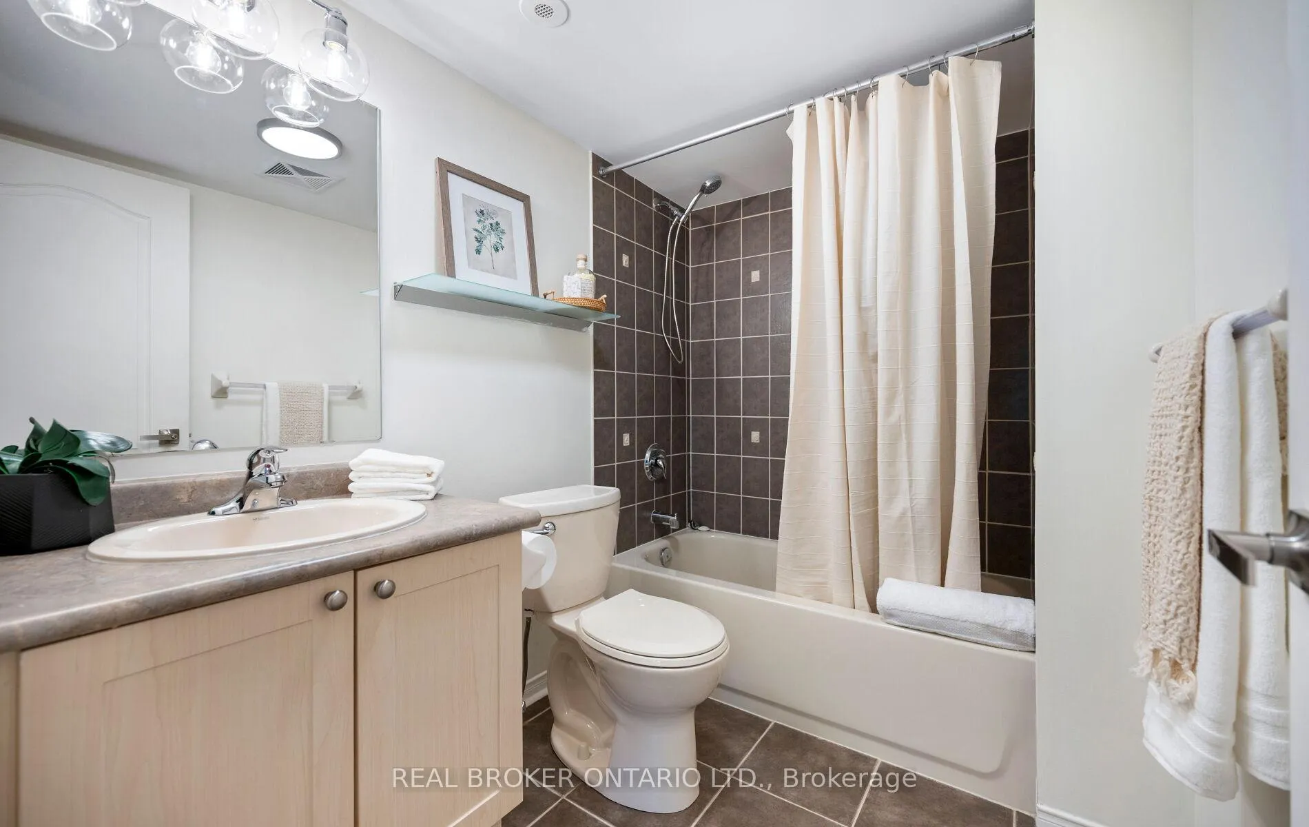 Photo 29 of Unit 50, 5050 Intrepid Drive, Mississauga, Churchill Meadows — HOMEH
