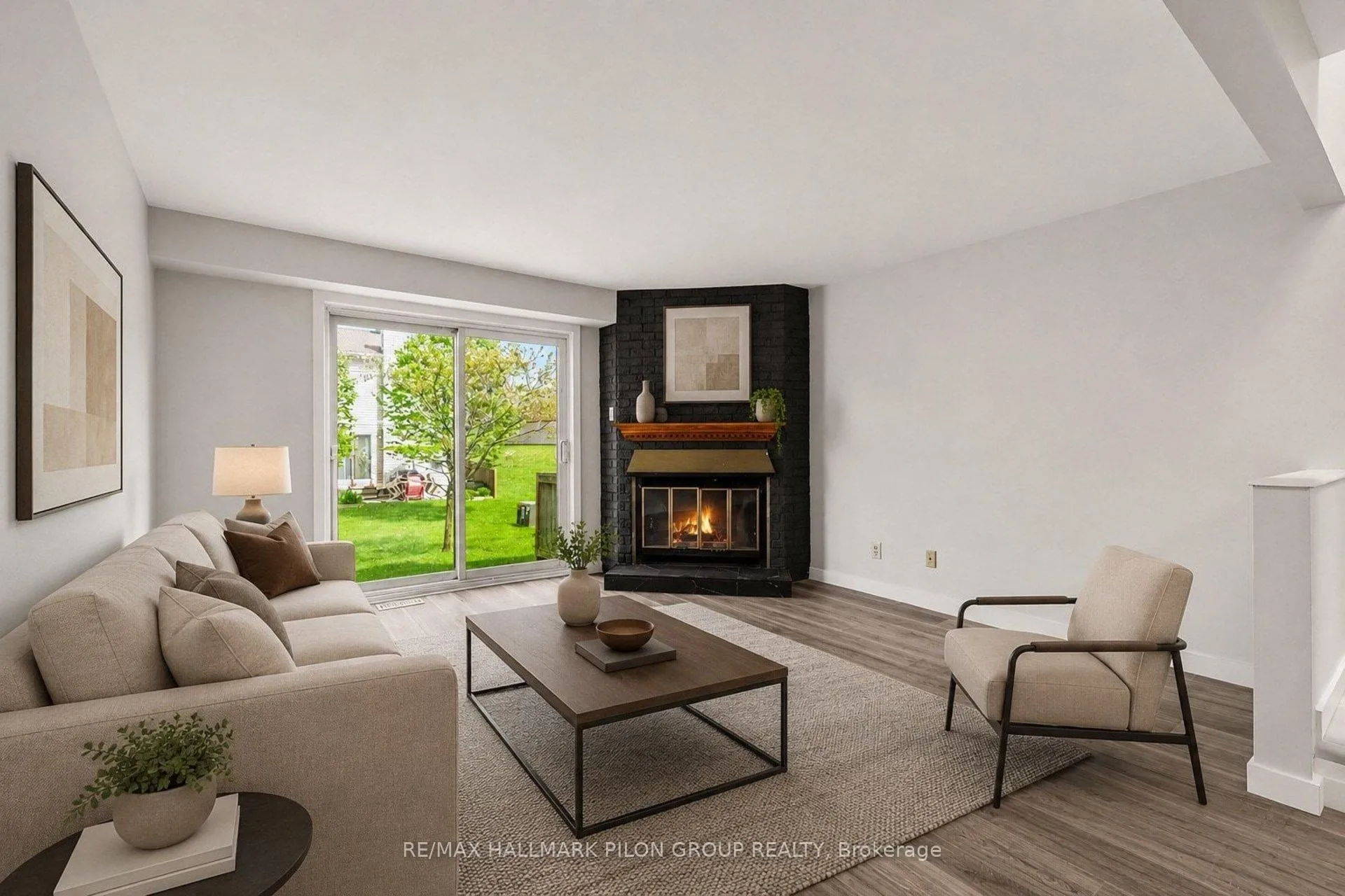 Photo 4 of Unit B, 110 Valley Stream Drive, Ottawa, Leslie Park — HOMEH