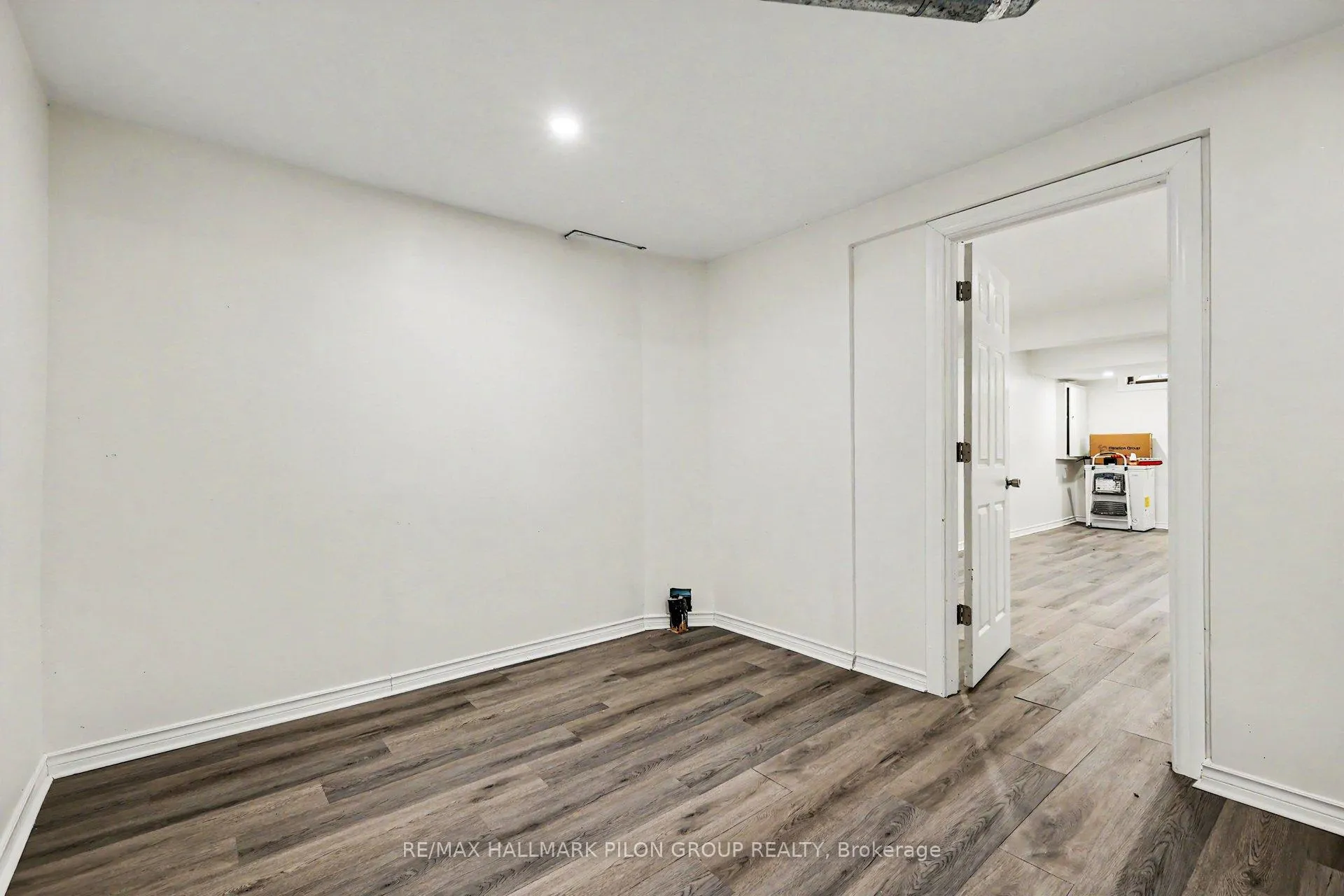 Photo 18 of Unit B, 110 Valley Stream Drive, Ottawa, Leslie Park — HOMEH