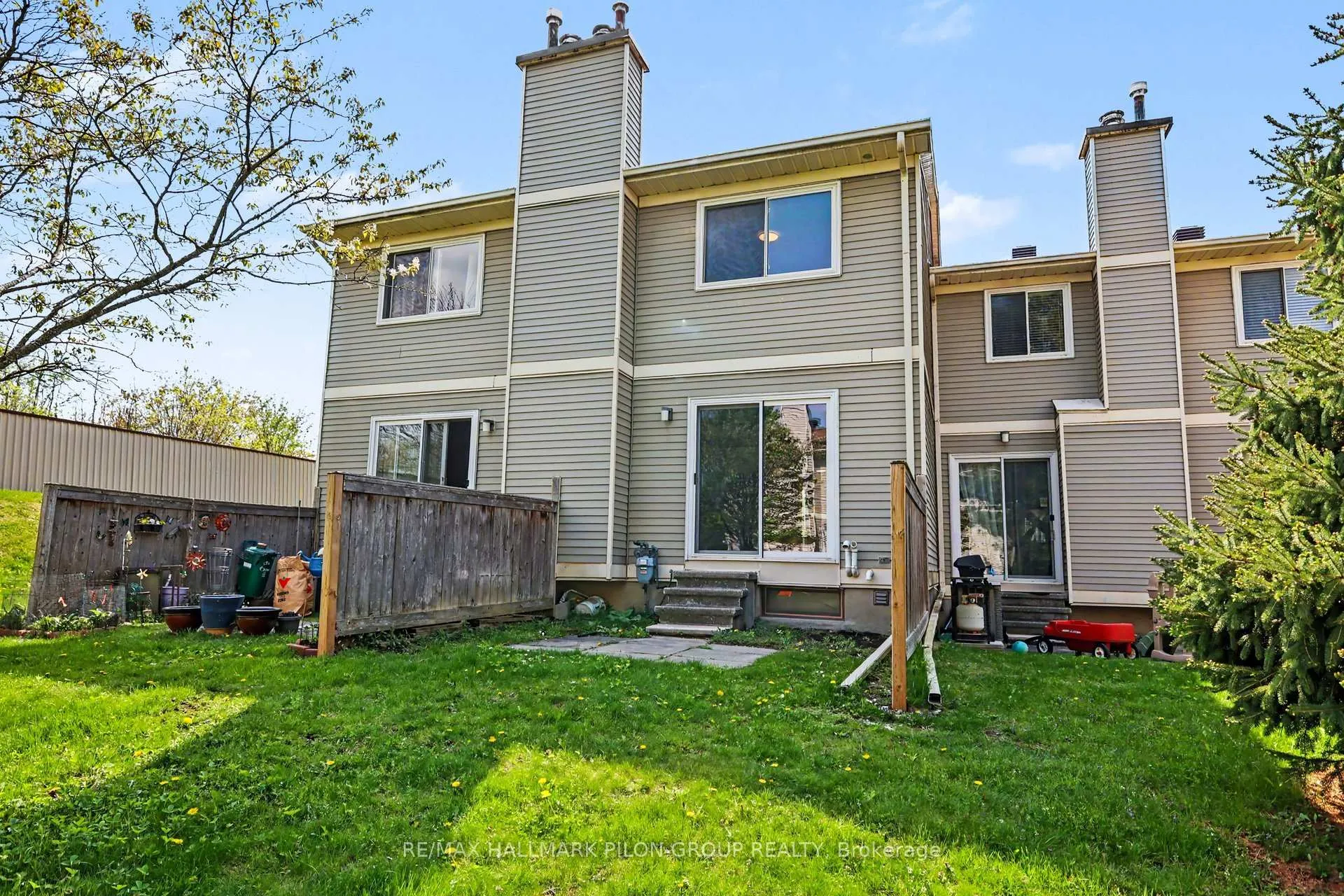 Photo 19 of Unit B, 110 Valley Stream Drive, Ottawa, Leslie Park — HOMEH