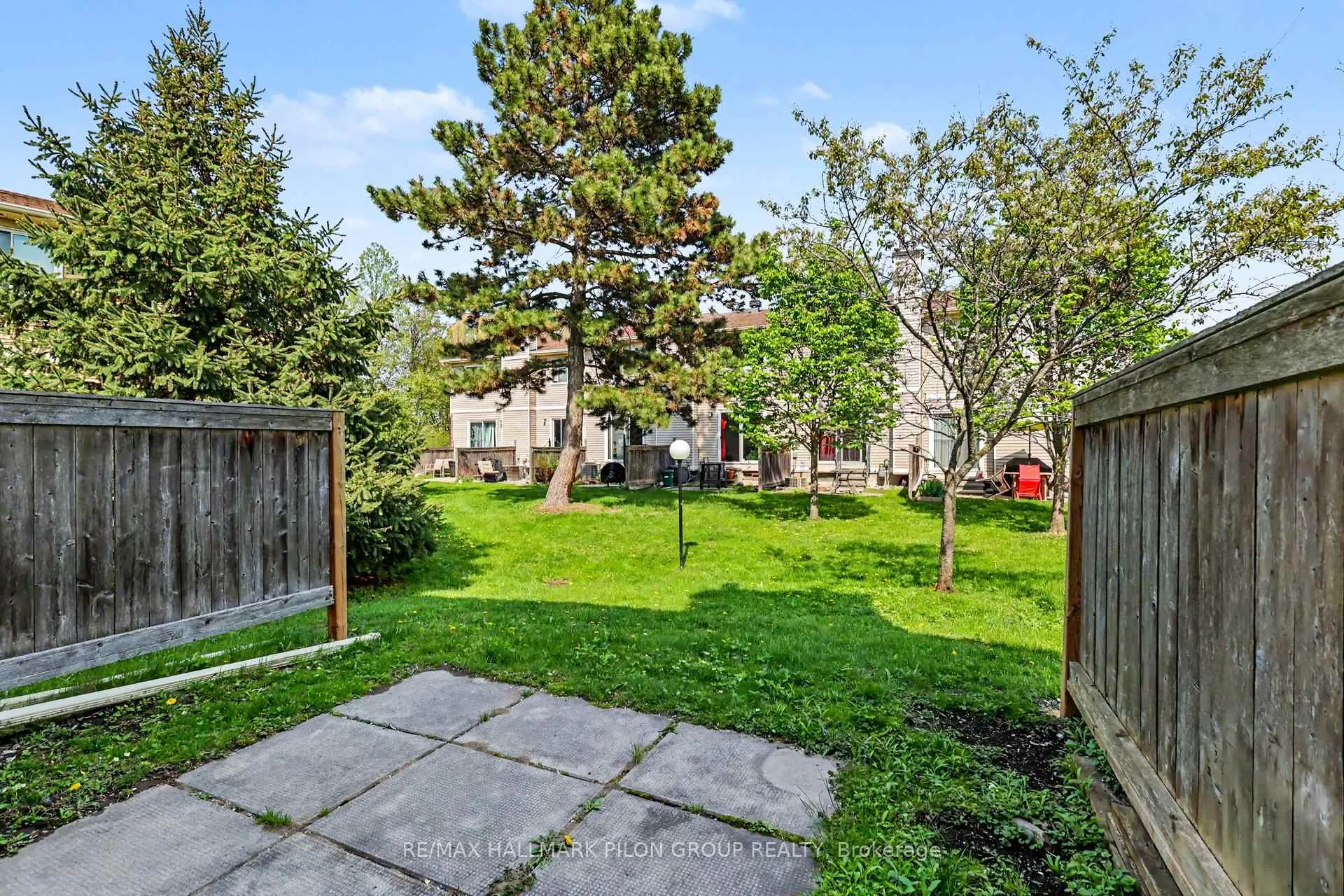 Photo 20 of Unit B, 110 Valley Stream Drive, Ottawa, Leslie Park — HOMEH