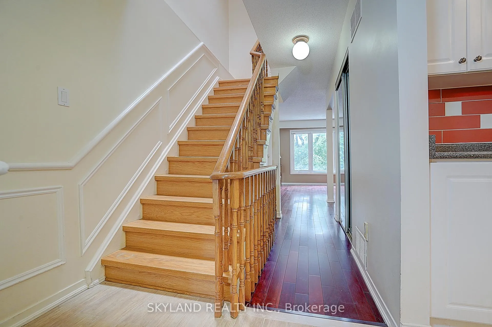 Photo 4 of 46 West Borough Street, Markham, Aileen-Willowbrook — HOMEH