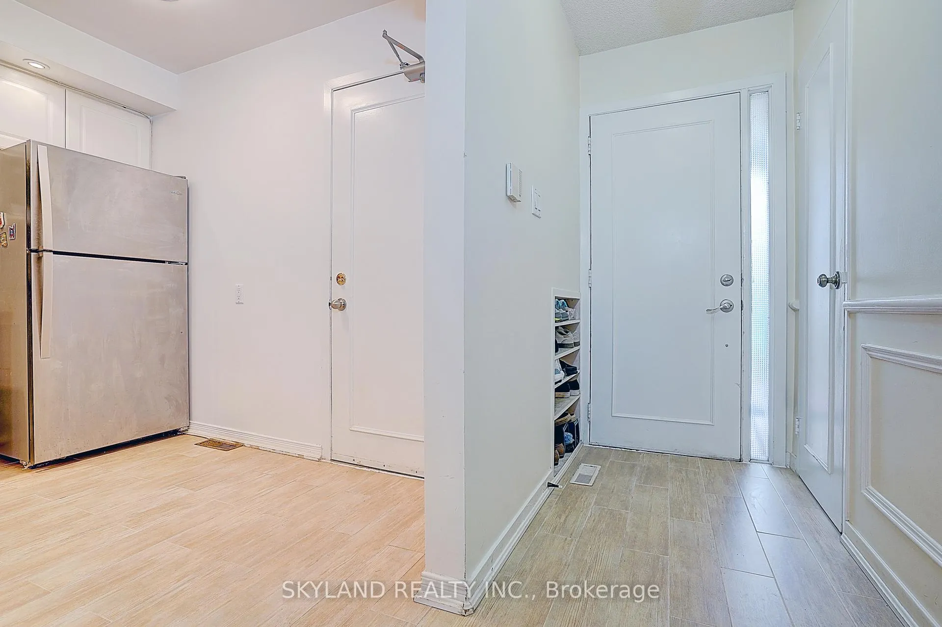 Photo 5 of 46 West Borough Street, Markham, Aileen-Willowbrook — HOMEH