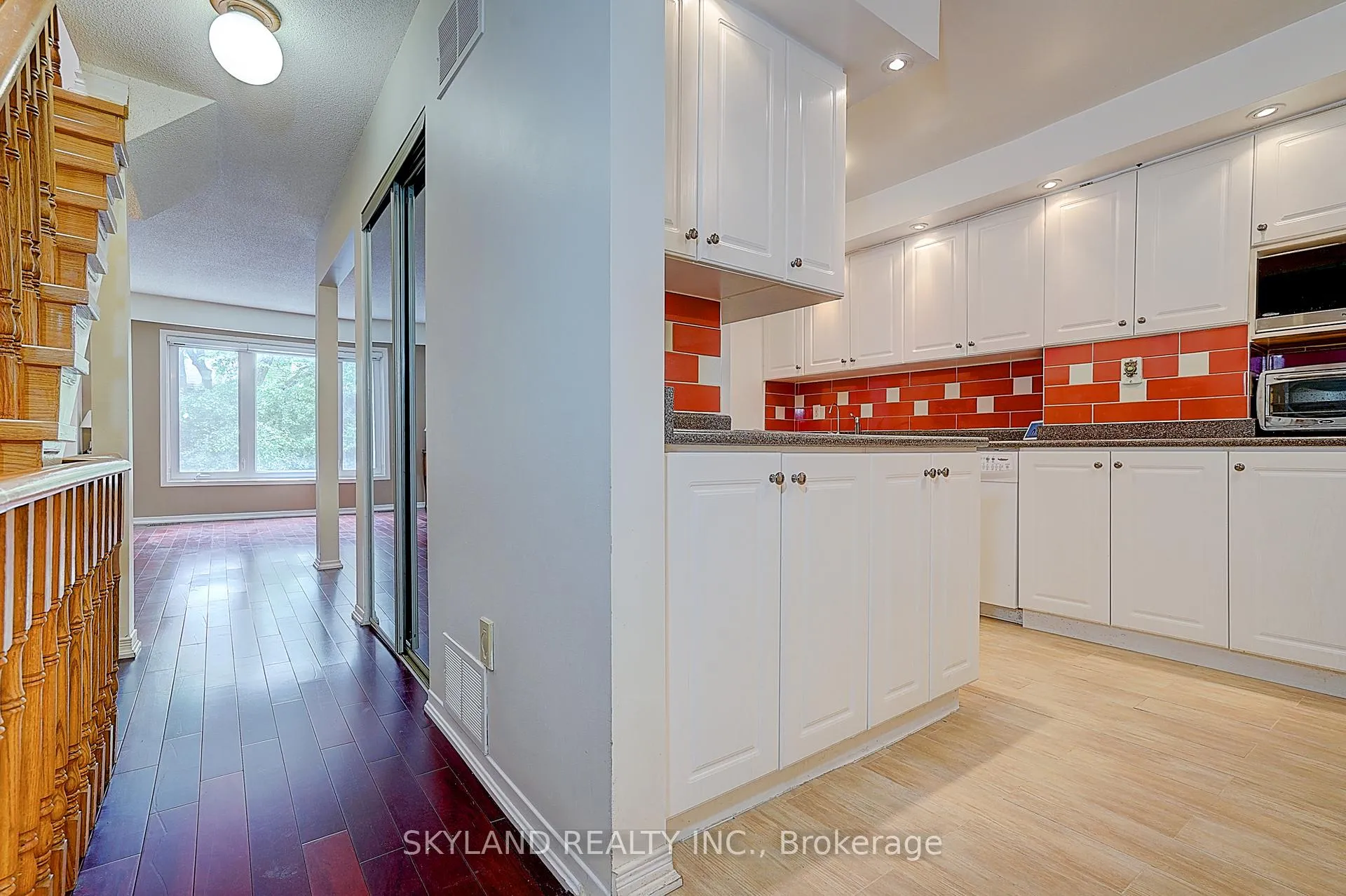 Photo 6 of 46 West Borough Street, Markham, Aileen-Willowbrook — HOMEH