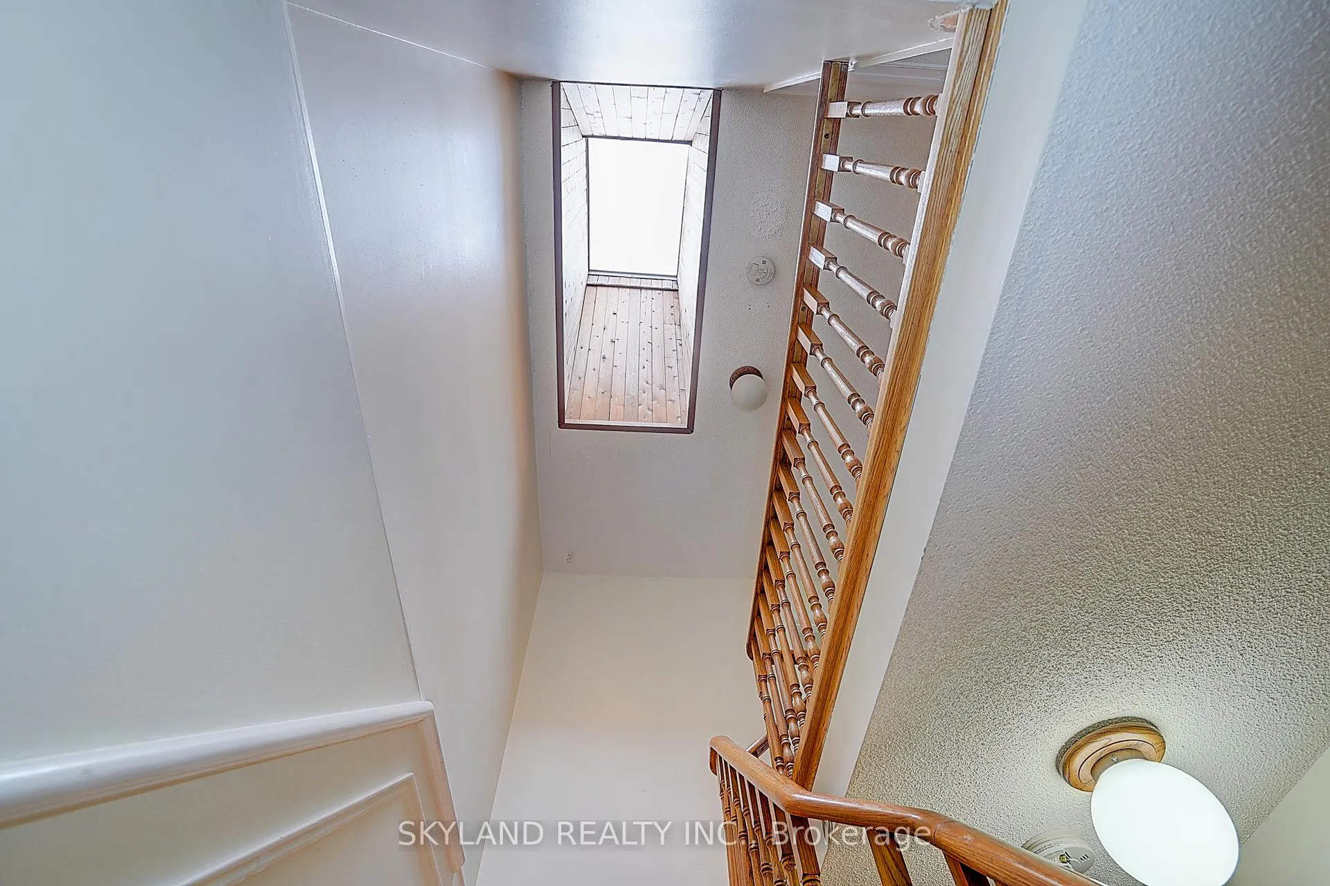 Photo 14 of 46 West Borough Street, Markham, Aileen-Willowbrook — HOMEH