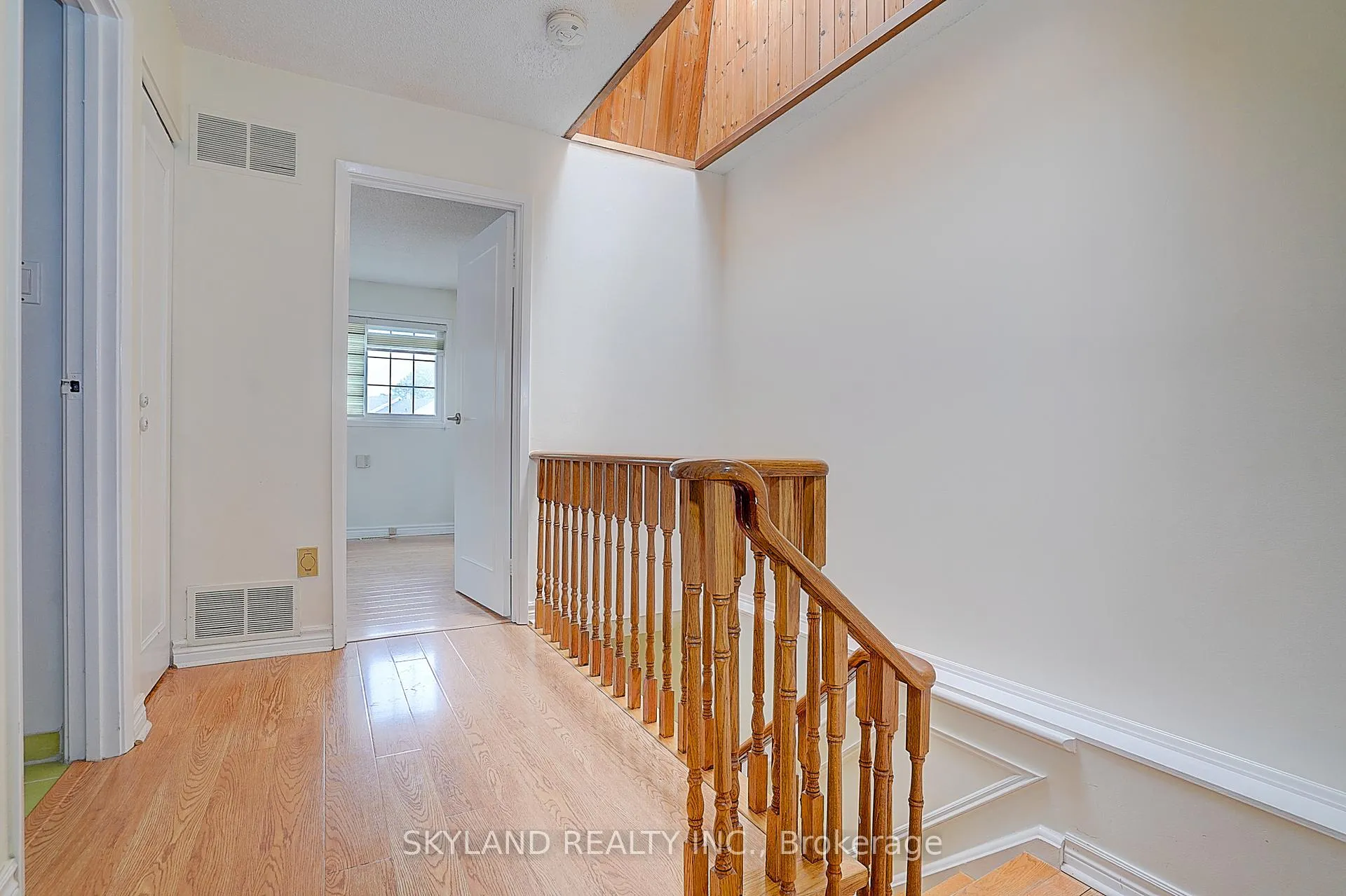 Photo 15 of 46 West Borough Street, Markham, Aileen-Willowbrook — HOMEH