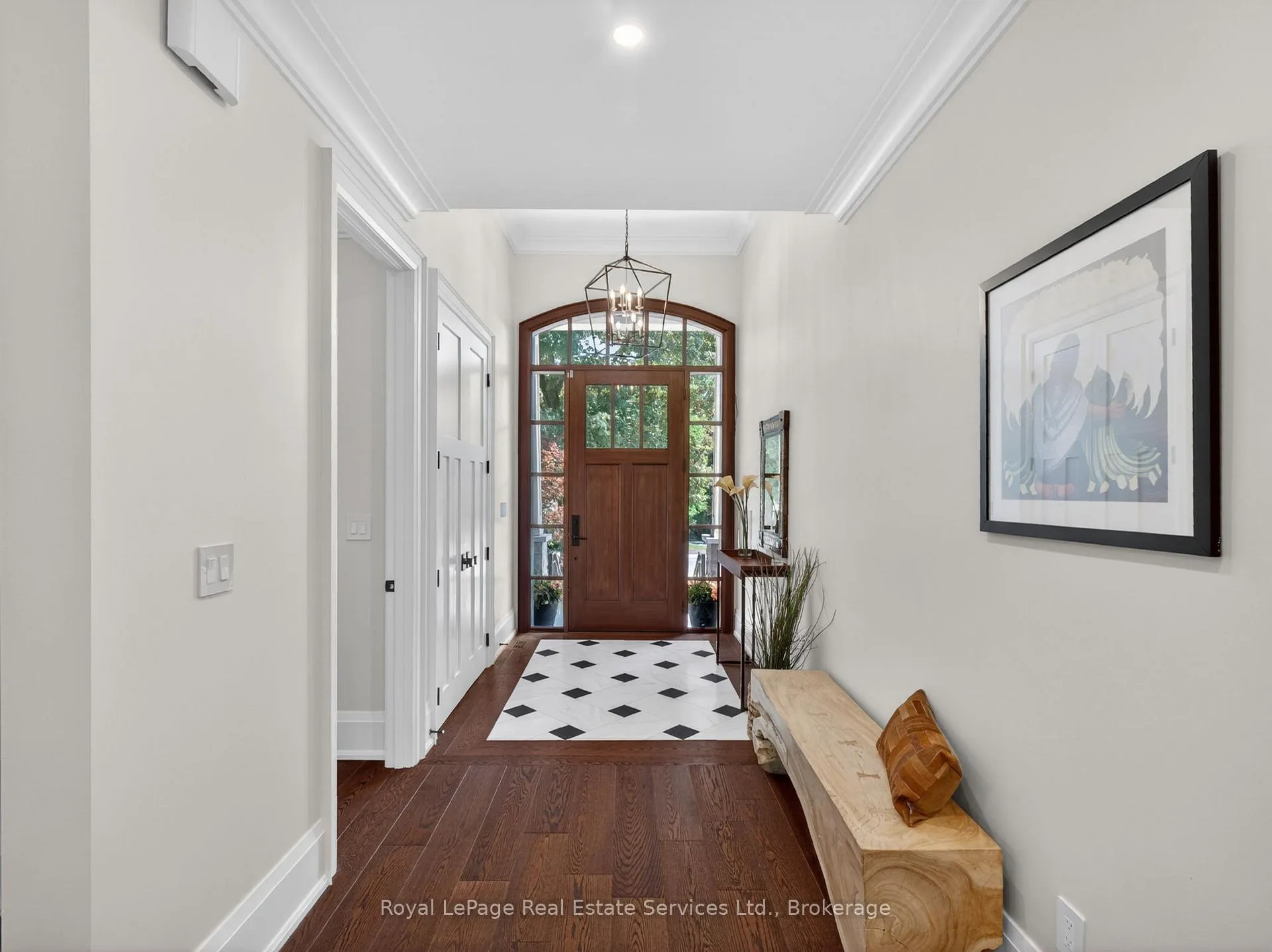 Photo 3 of 47 Park Avenue E, Burlington, LaSalle — HOMEH