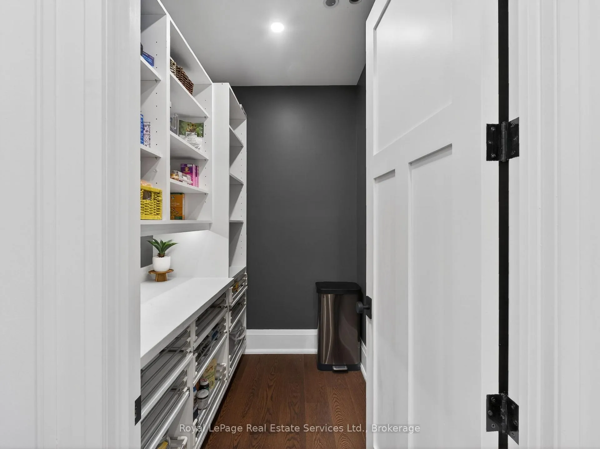 Photo 14 of 47 Park Avenue E, Burlington, LaSalle — HOMEH