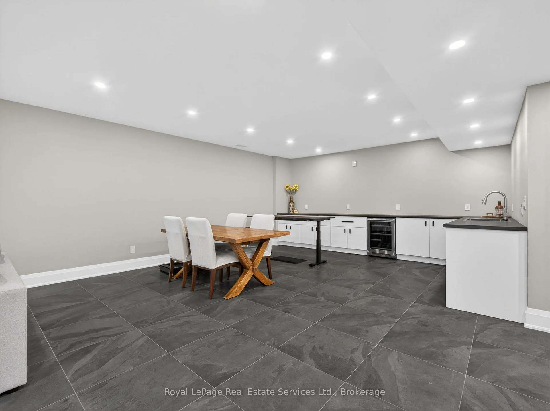 Photo 34 of 47 Park Avenue E, Burlington, LaSalle — HOMEH