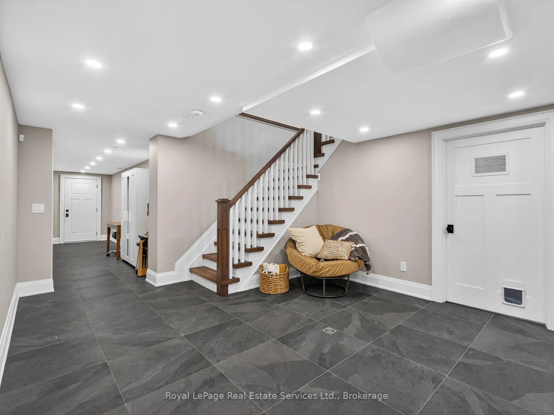 Photo 36 of 47 Park Avenue E, Burlington, LaSalle — HOMEH