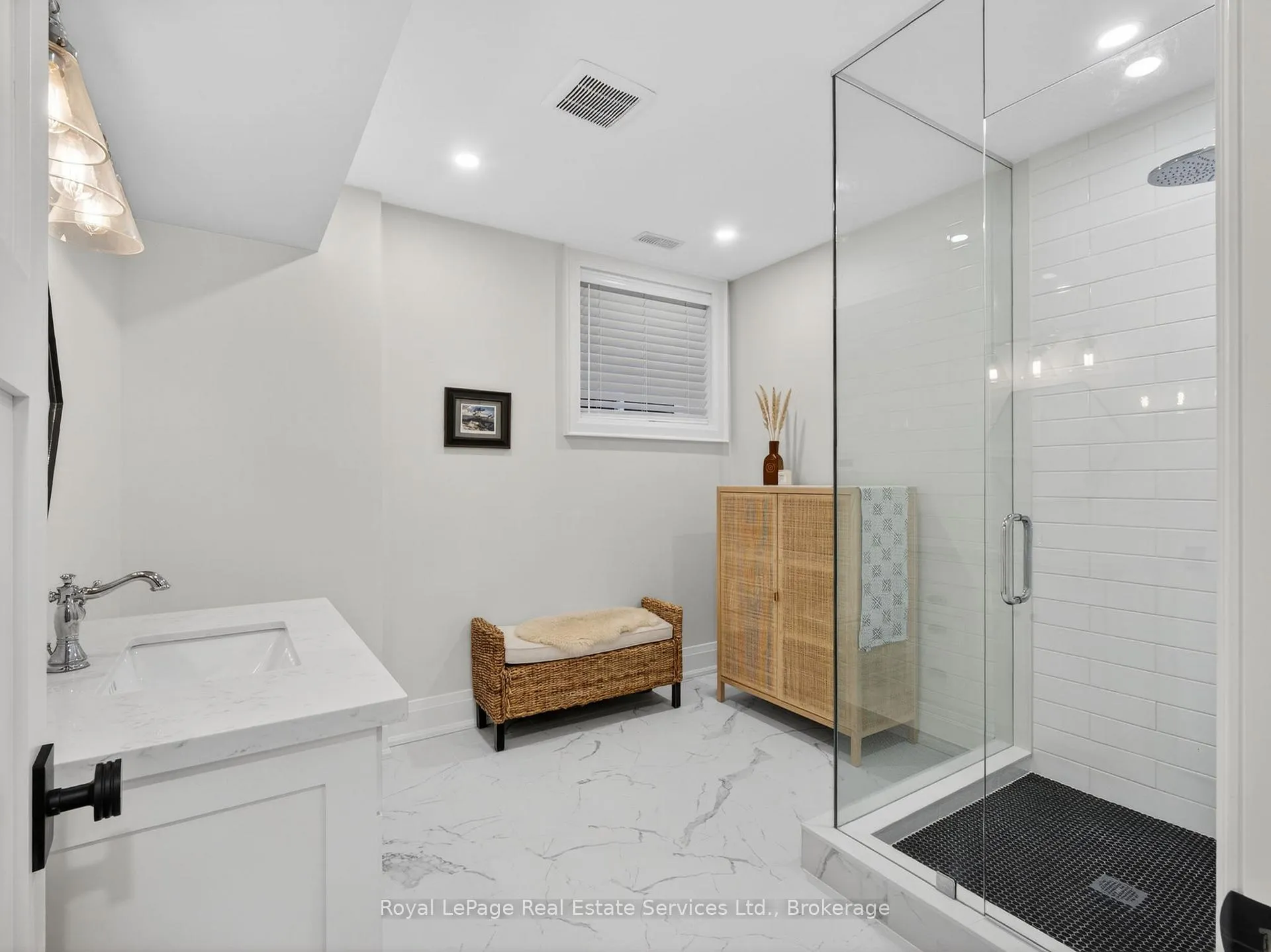 Photo 38 of 47 Park Avenue E, Burlington, LaSalle — HOMEH