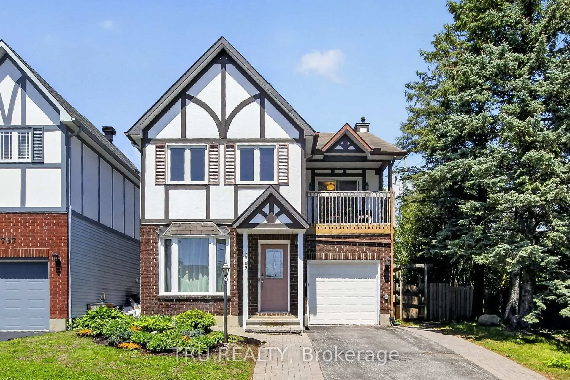 Front of 2769 Massicotte Lane