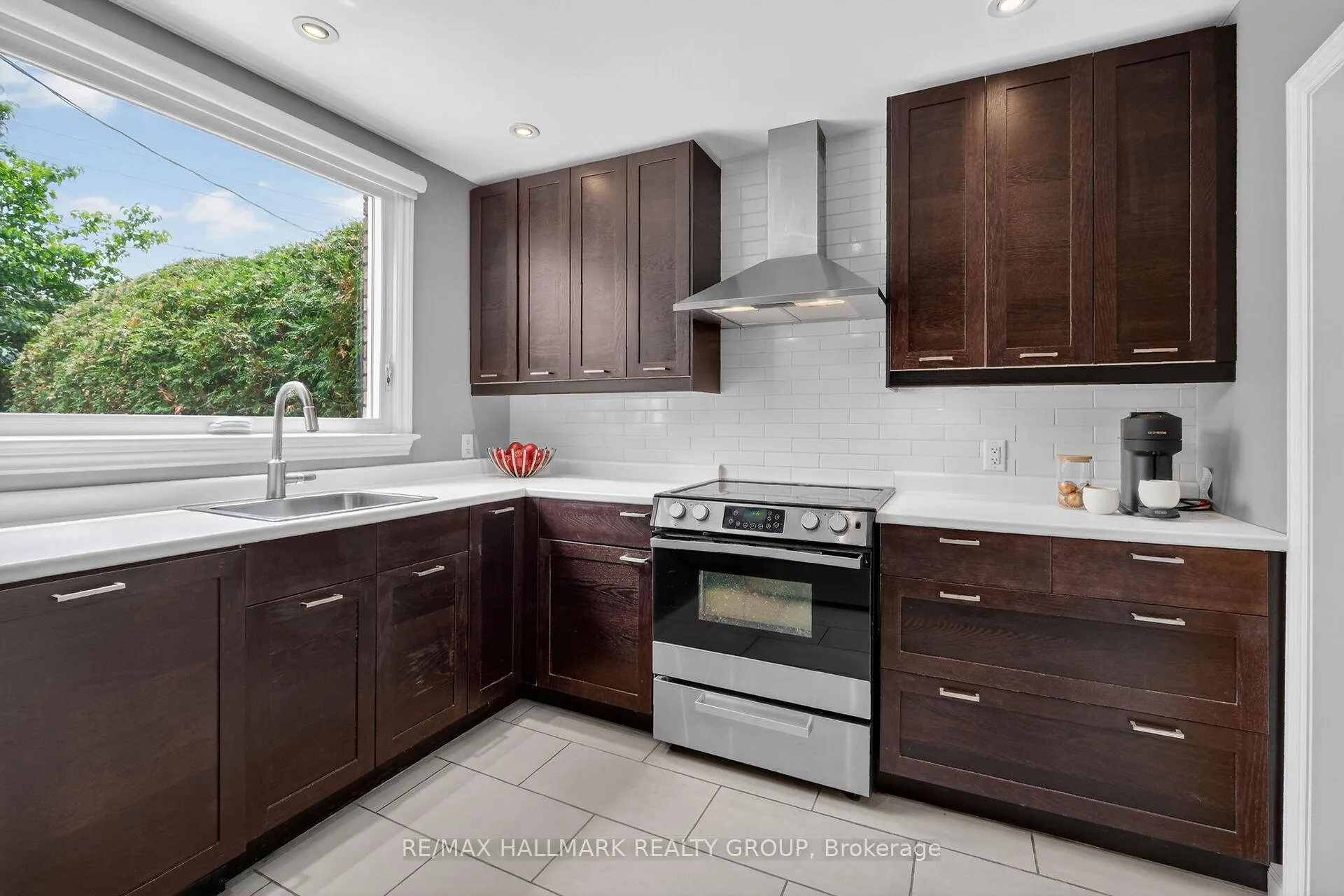 Photo 10 of 90 Southern Drive, Ottawa, Old Ottawa South/Rideau Gardens — HOMEH