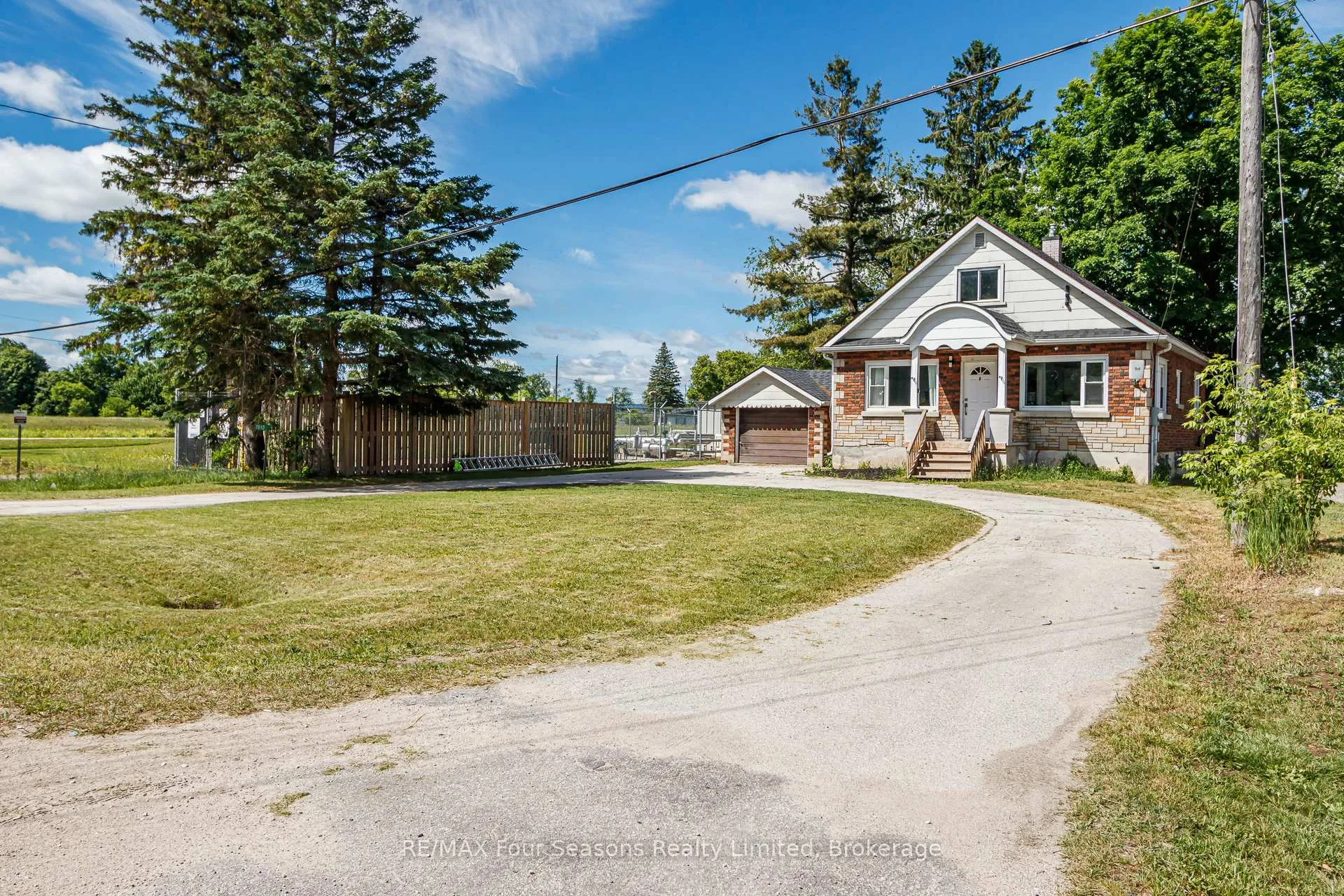 Photo 3 of 7613 26 Highway, Clearview, Stayner — HOMEH