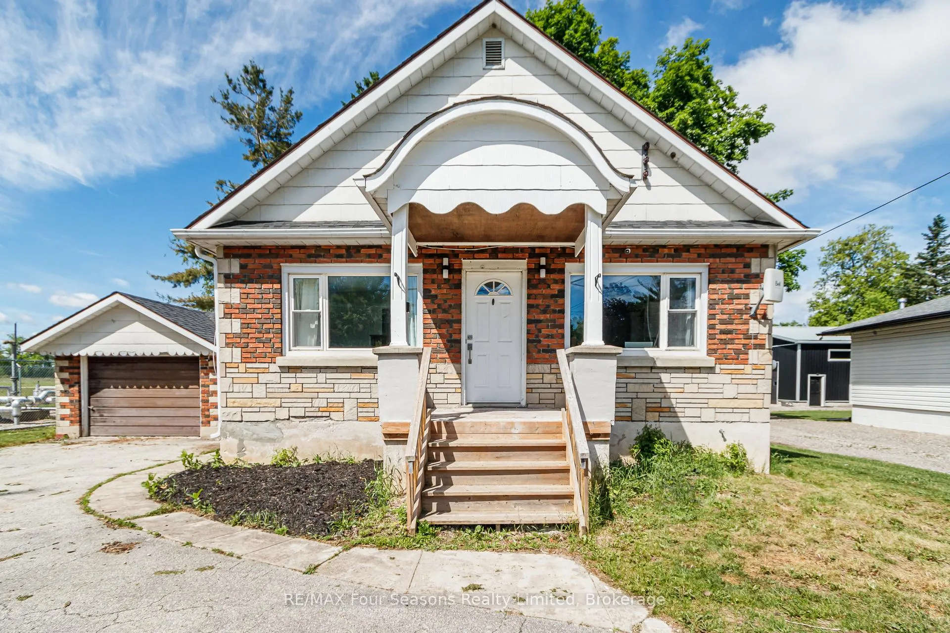 Photo 5 of 7613 26 Highway, Clearview, Stayner — HOMEH