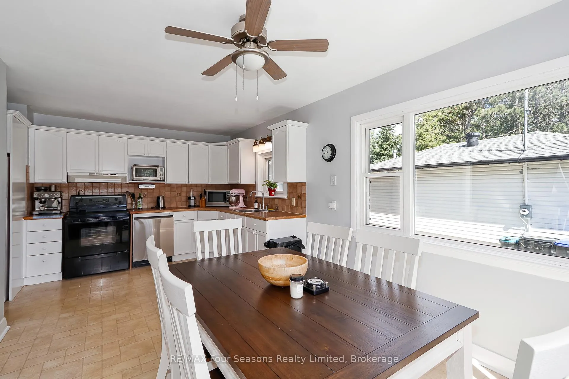 Photo 12 of 7613 26 Highway, Clearview, Stayner — HOMEH