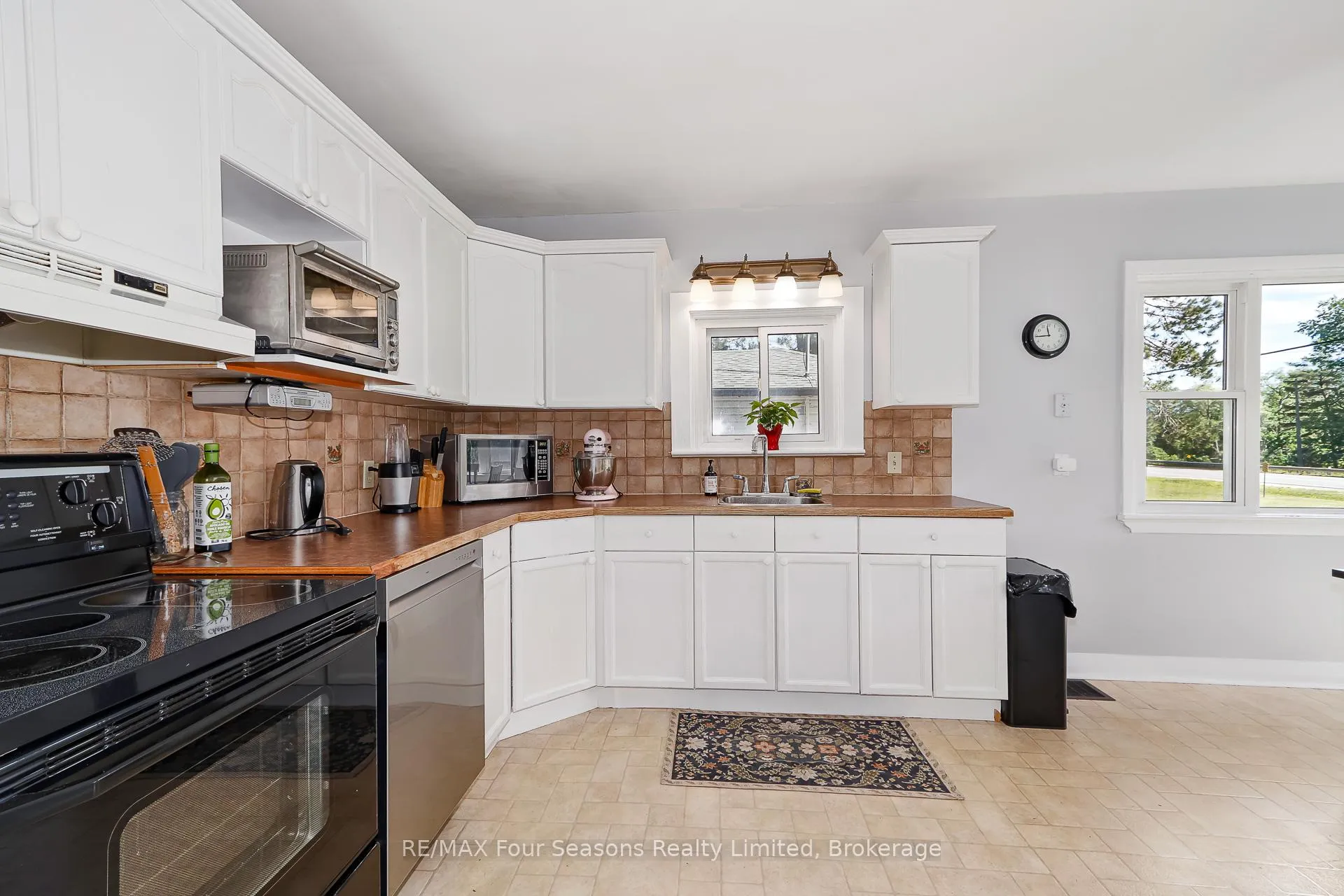 Photo 14 of 7613 26 Highway, Clearview, Stayner — HOMEH