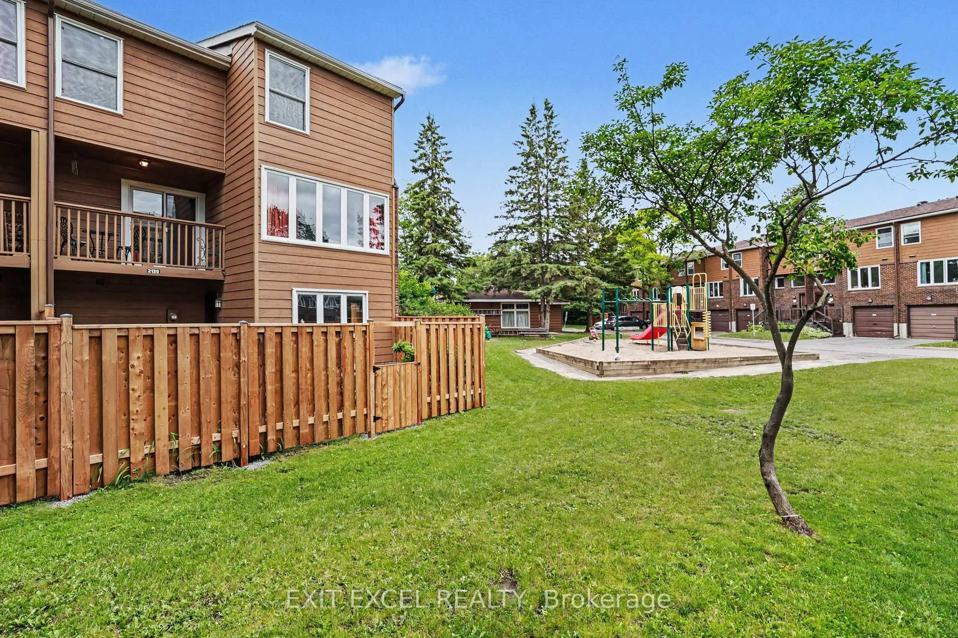 Photo 3 of Unit 47, 2139 Eric Crescent, Ottawa, Pineview — HOMEH