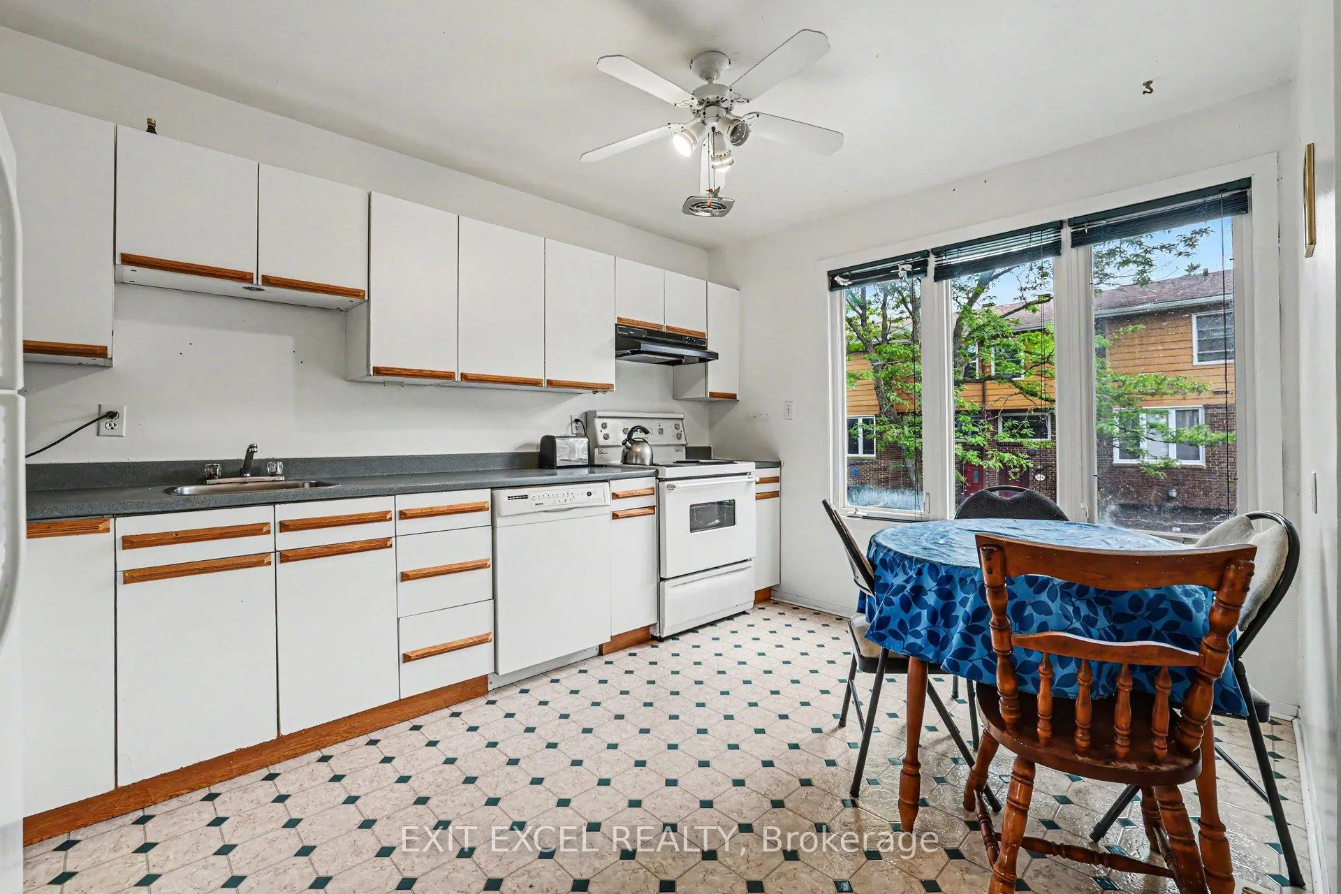 Photo 7 of Unit 47, 2139 Eric Crescent, Ottawa, Pineview — HOMEH