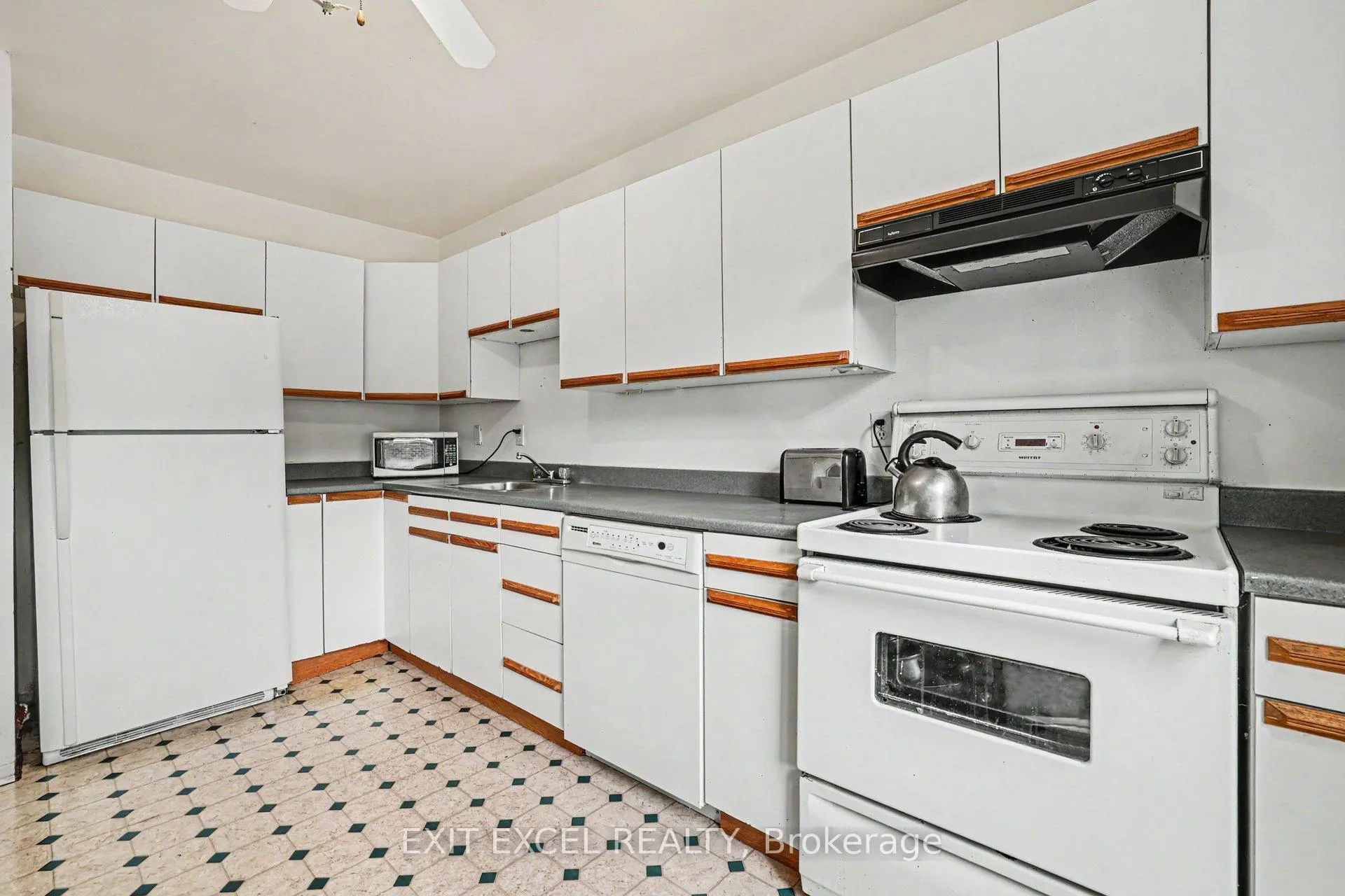 Photo 8 of Unit 47, 2139 Eric Crescent, Ottawa, Pineview — HOMEH