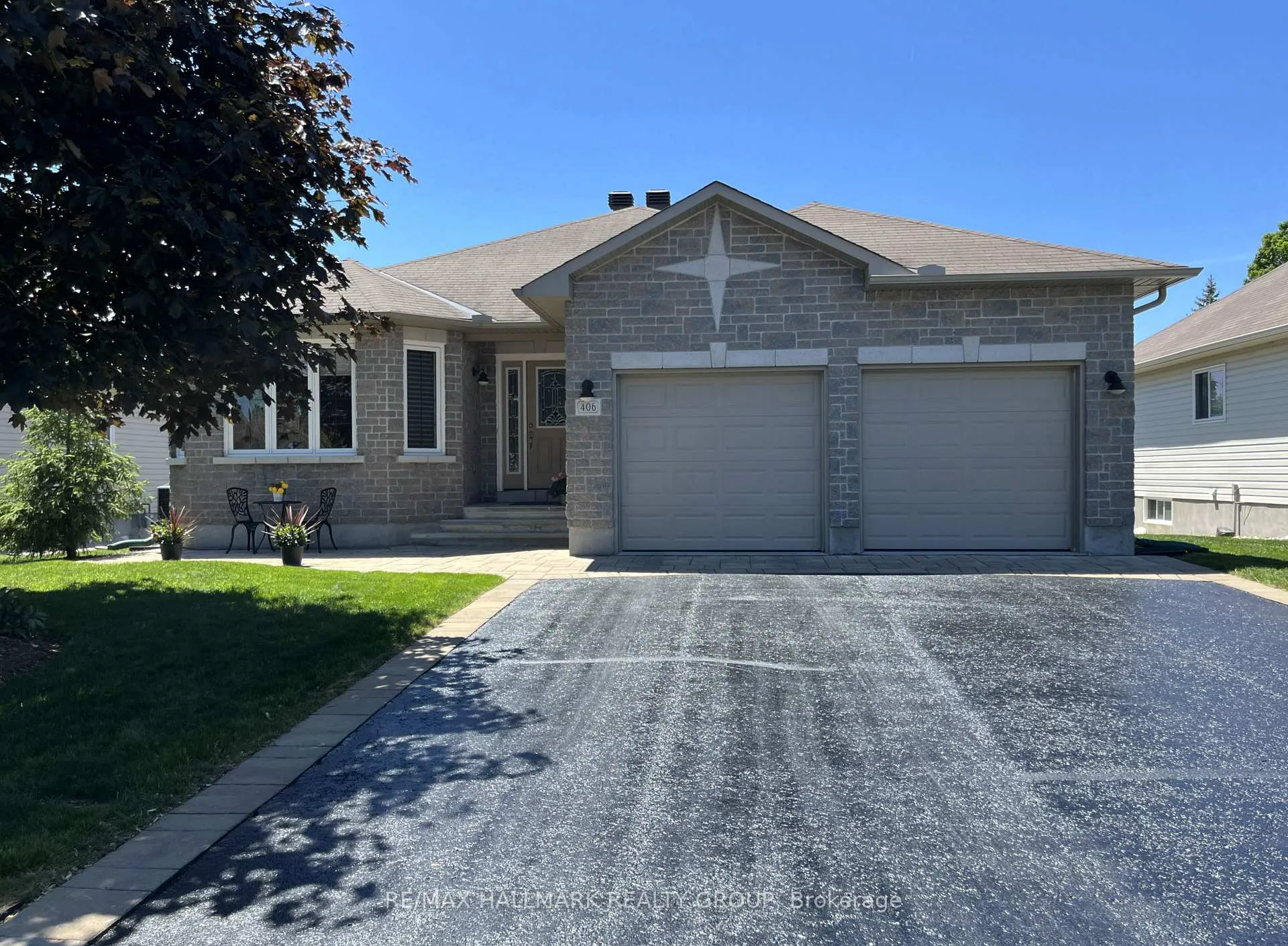 Front of 406 Van Dusen Street N